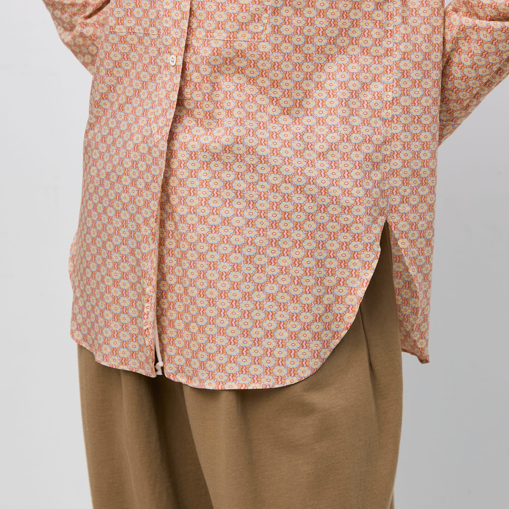 コットンリバティプリント スプリングブラウス｜トゥモローランド 公式通販