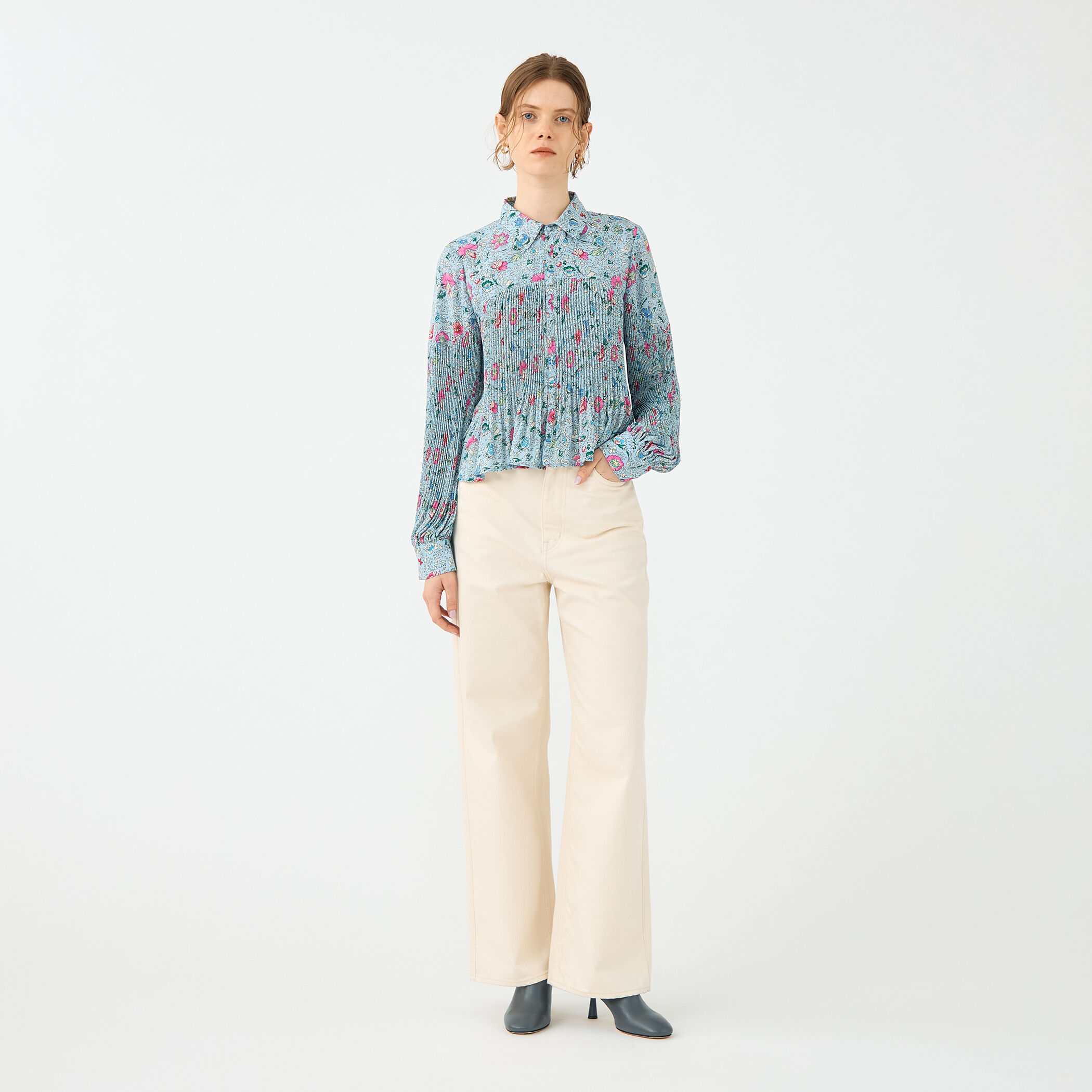 ポリエステルプリーツ レギュラーカラーブラウス｜トゥモローランド