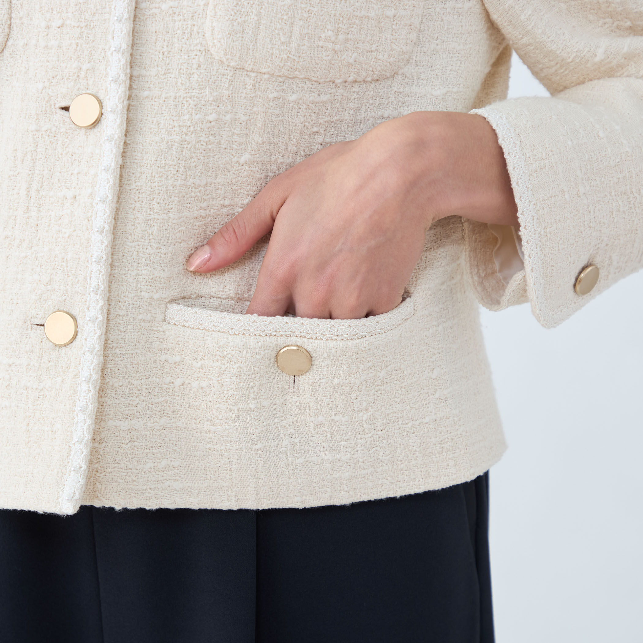 スラブコットンツイード Vクルーネックジャケット｜トゥモローランド