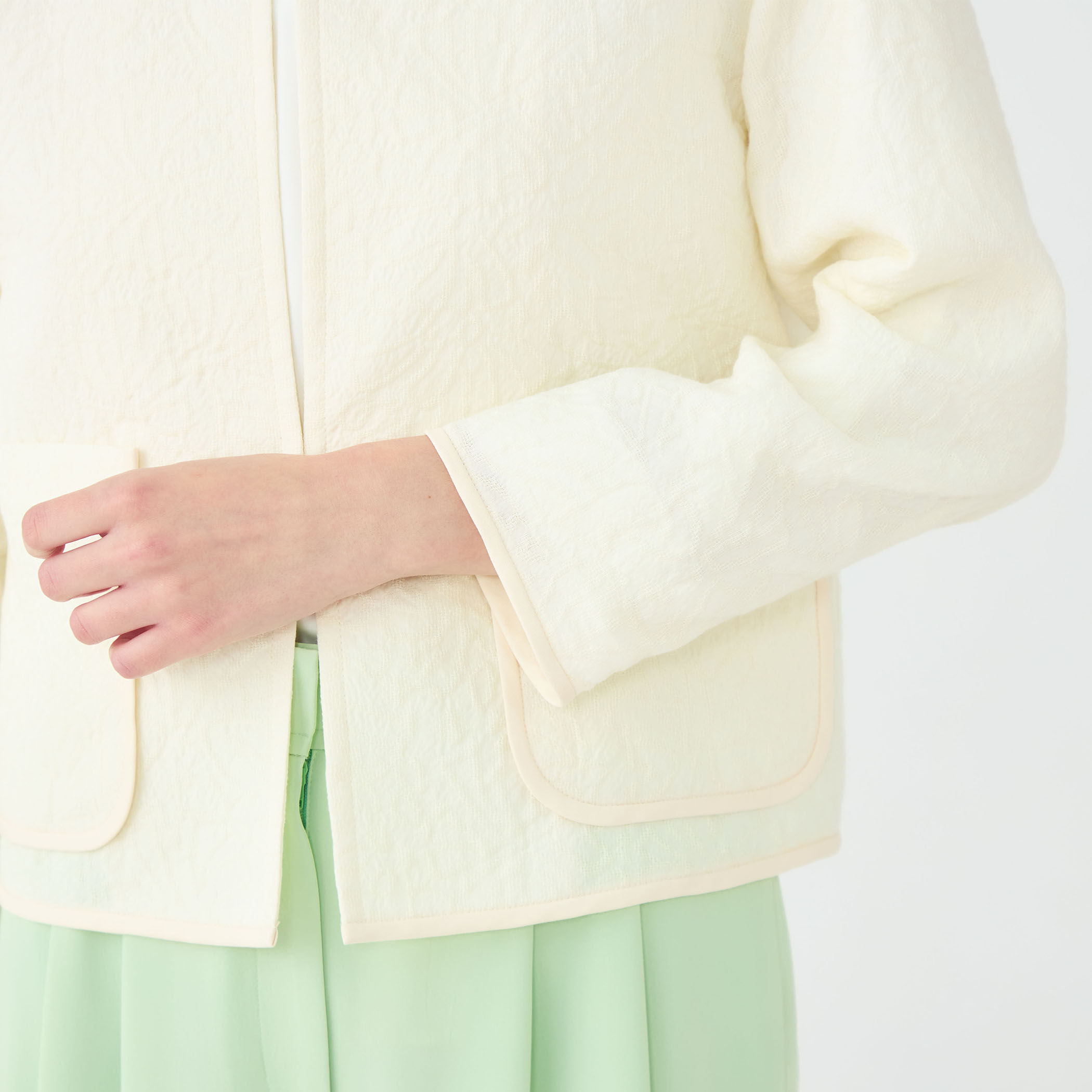 WEB先行予約】アラベスクジャカード クルーネックジャケット