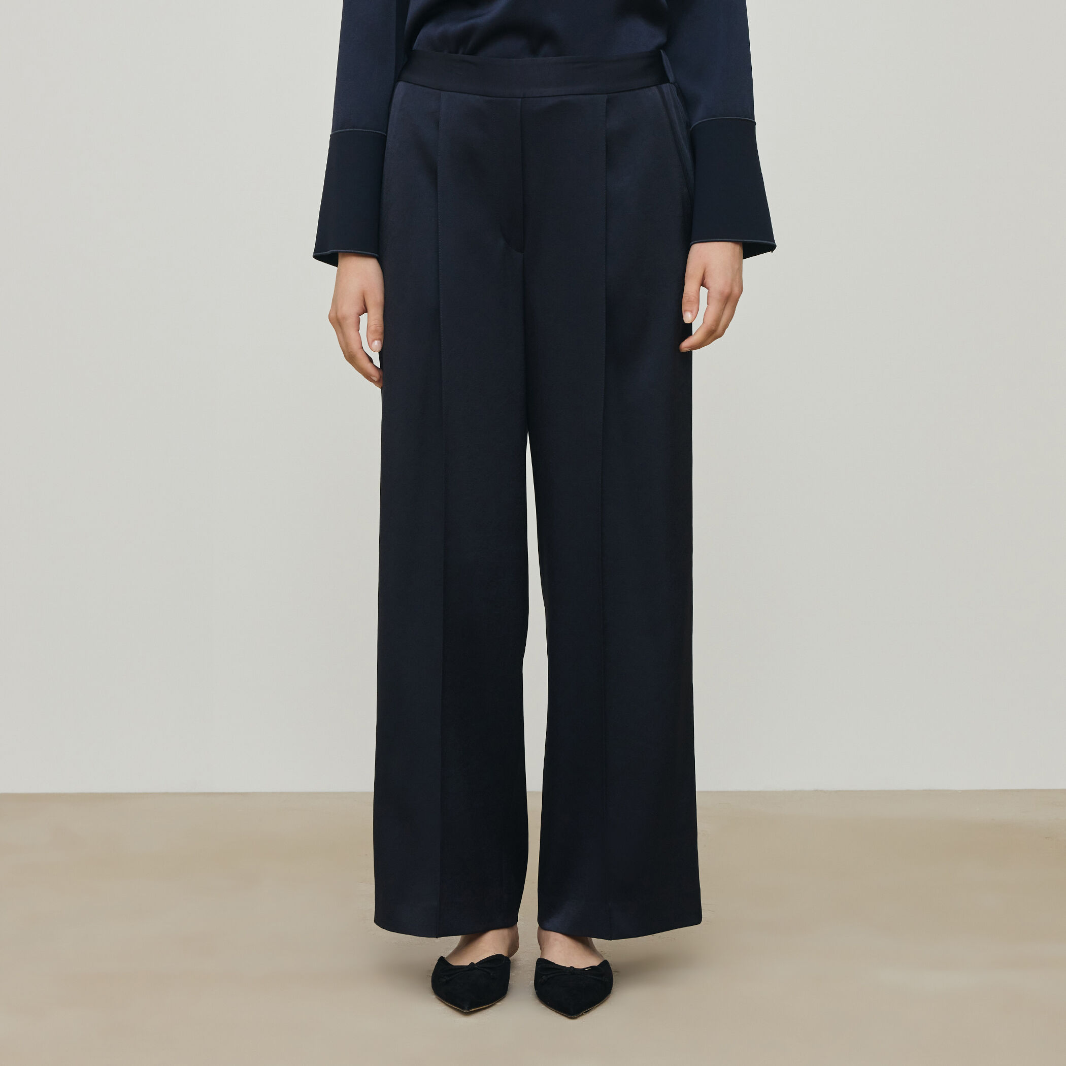 サテンジョーゼット タックワイドパンツ｜トゥモローランド 公式通販