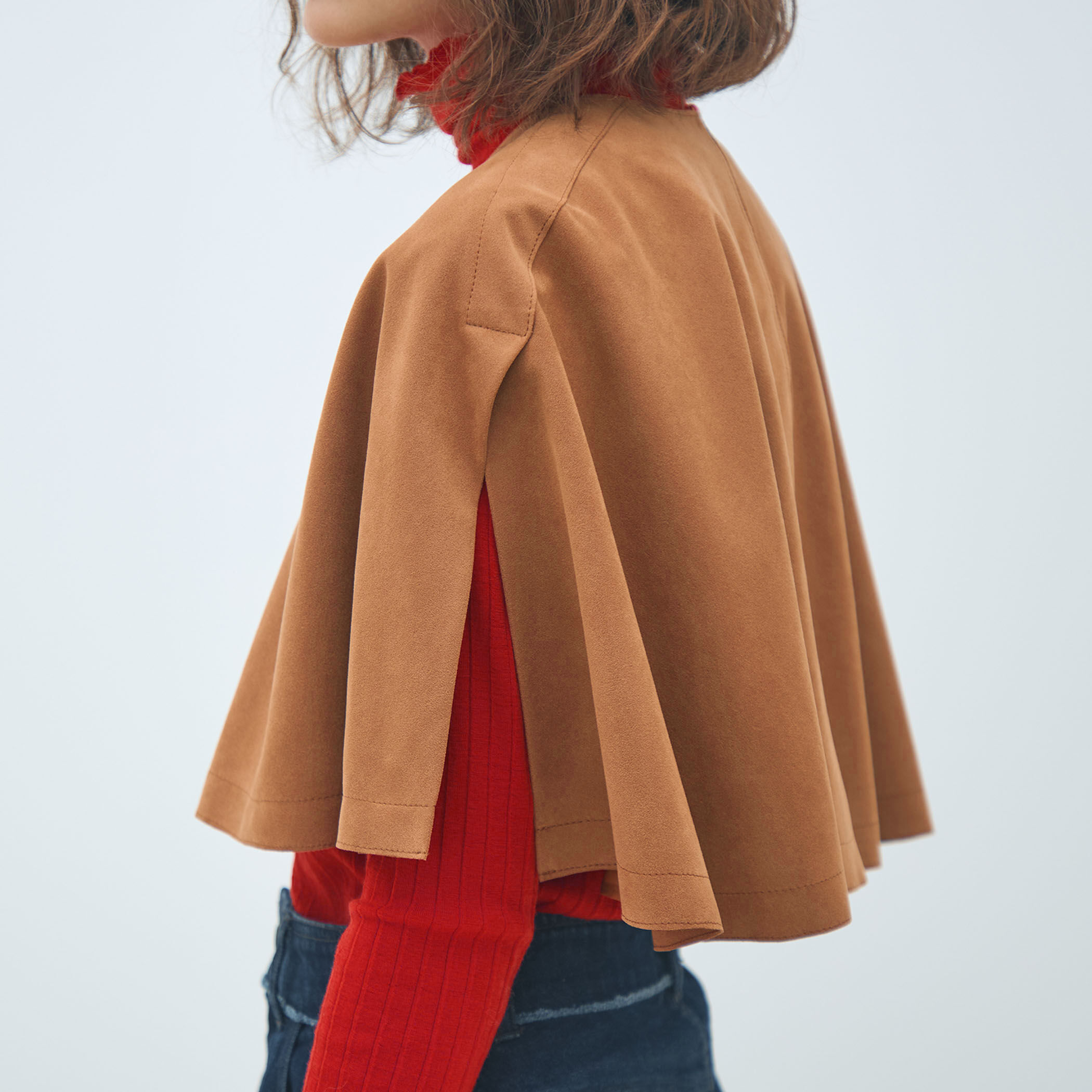 フェイクスエード ショートケープ｜トゥモローランド 公式通販