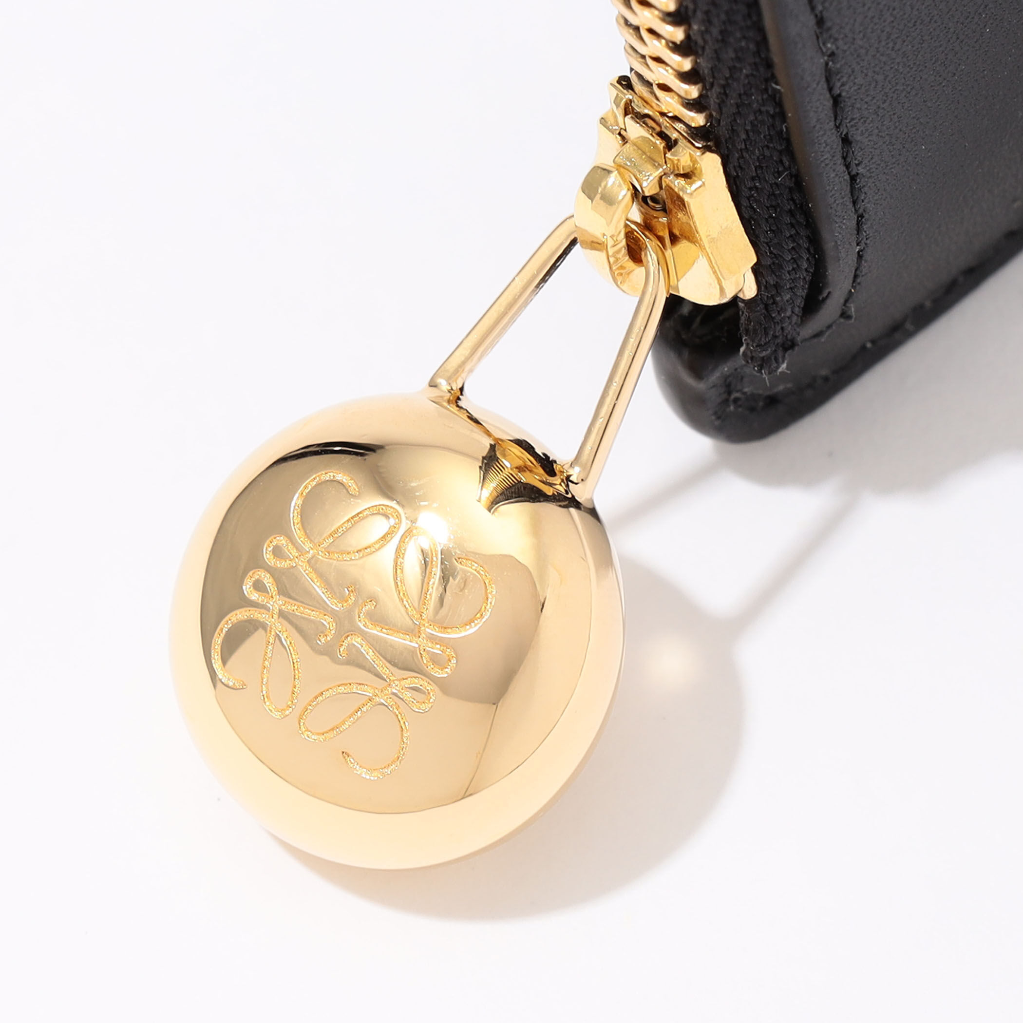 ☆LOEWE☆ エレガント♪ ぺブル コインカードホルダー:Baby Corn ☆LOEWE☆ エレガント♪ ぺブル コインカードホルダー:Baby Corn