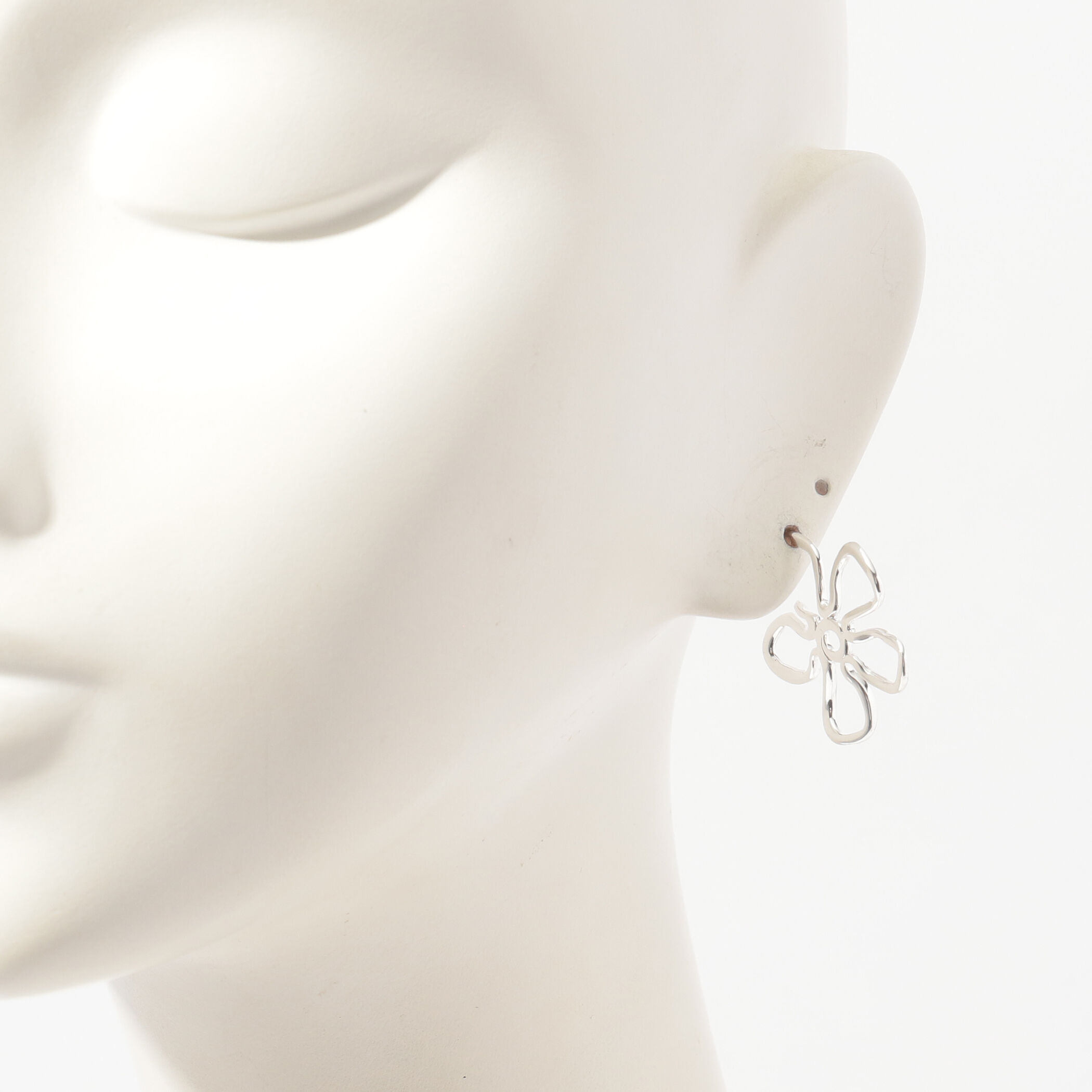 Kara Yoo FLORA HOOPS MEDIUM ピアス｜トゥモローランド 公式通販