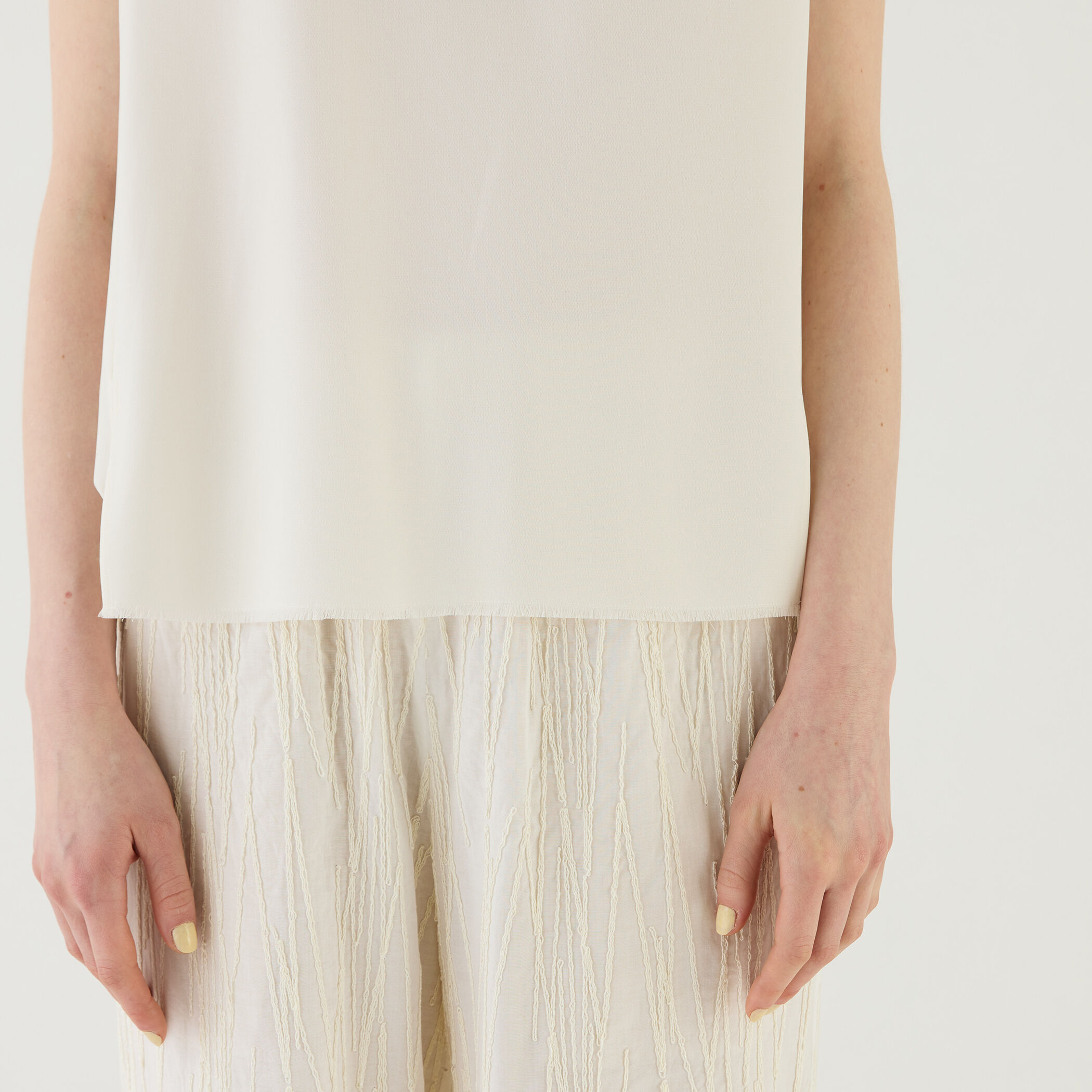 □ダブルクロス Vネックスリーブレスベスト｜トゥモローランド 公式通販