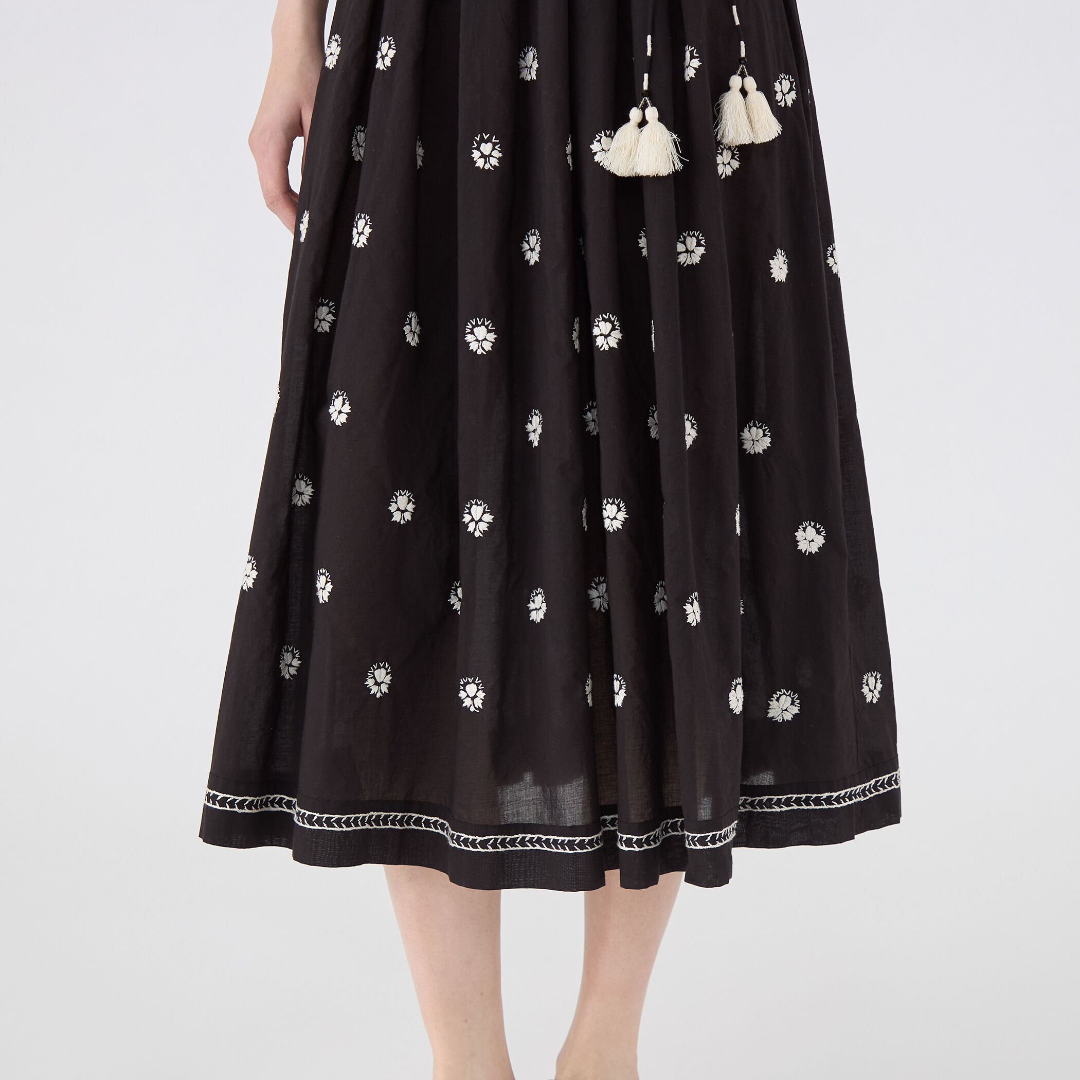 コットンボイルエンブロイダリー プチスタンドカラーワンピース