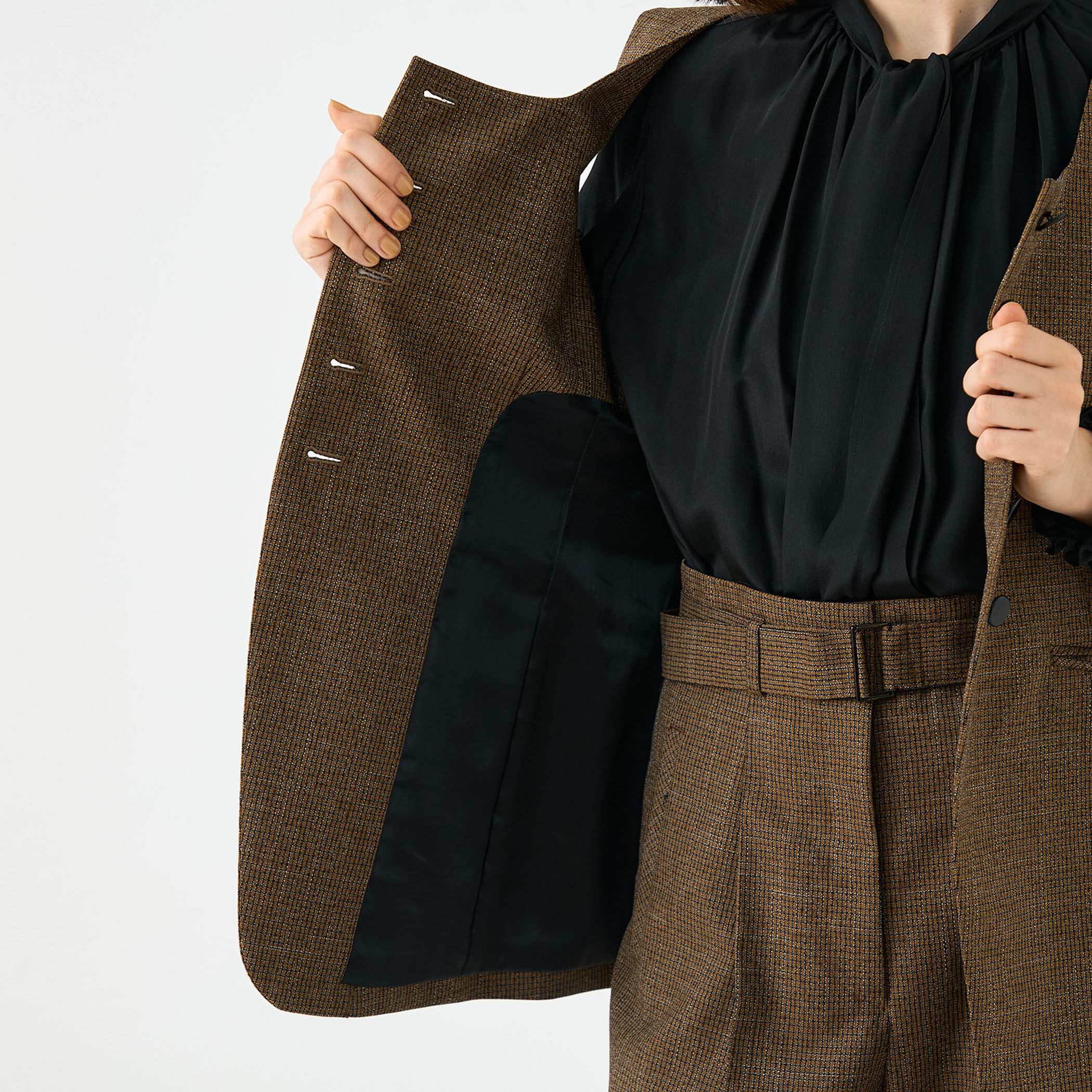 Tiffany スクエアネックジレ｜トゥモローランド 公式通販