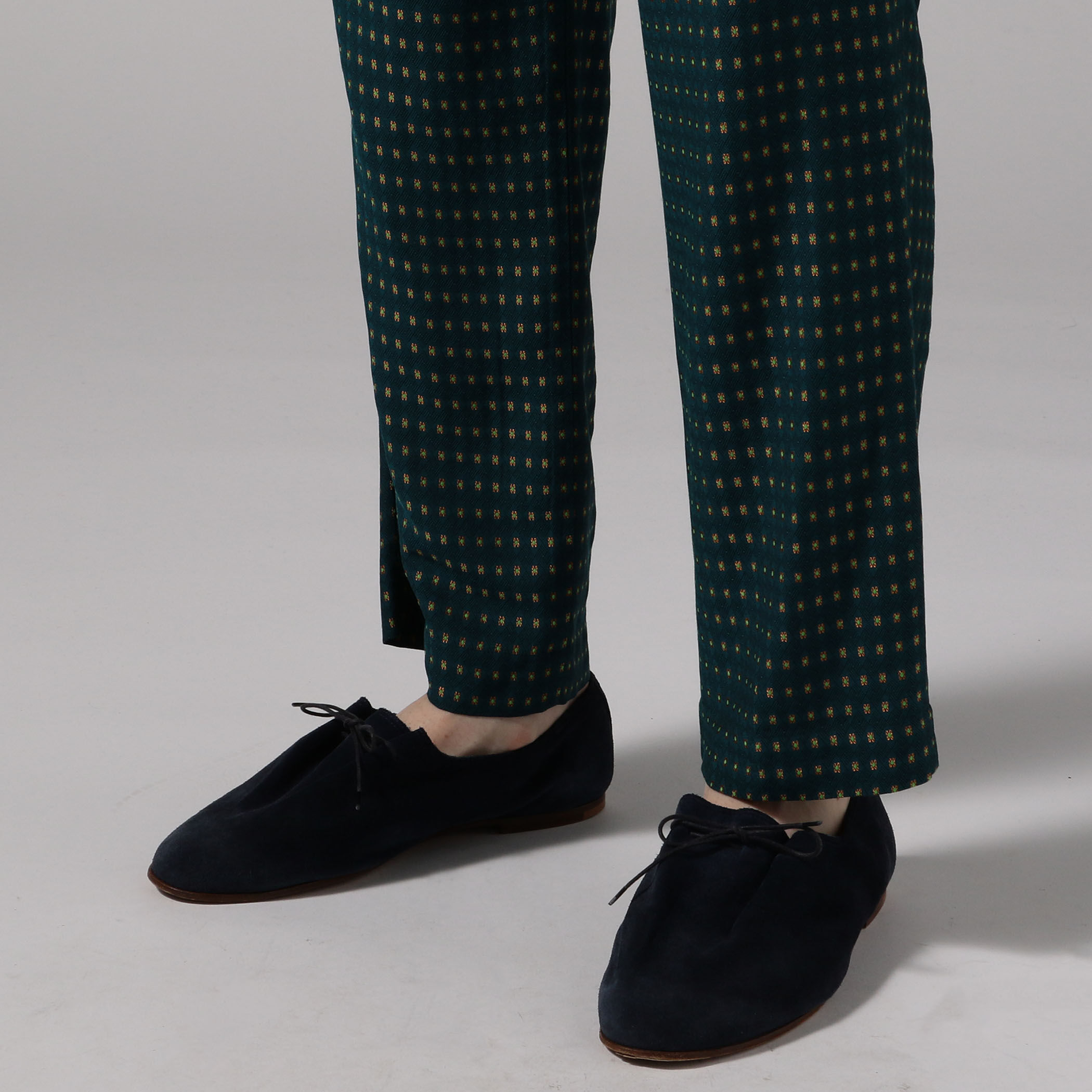 □CABaN クレープジャカード バックシャーリングパンツ