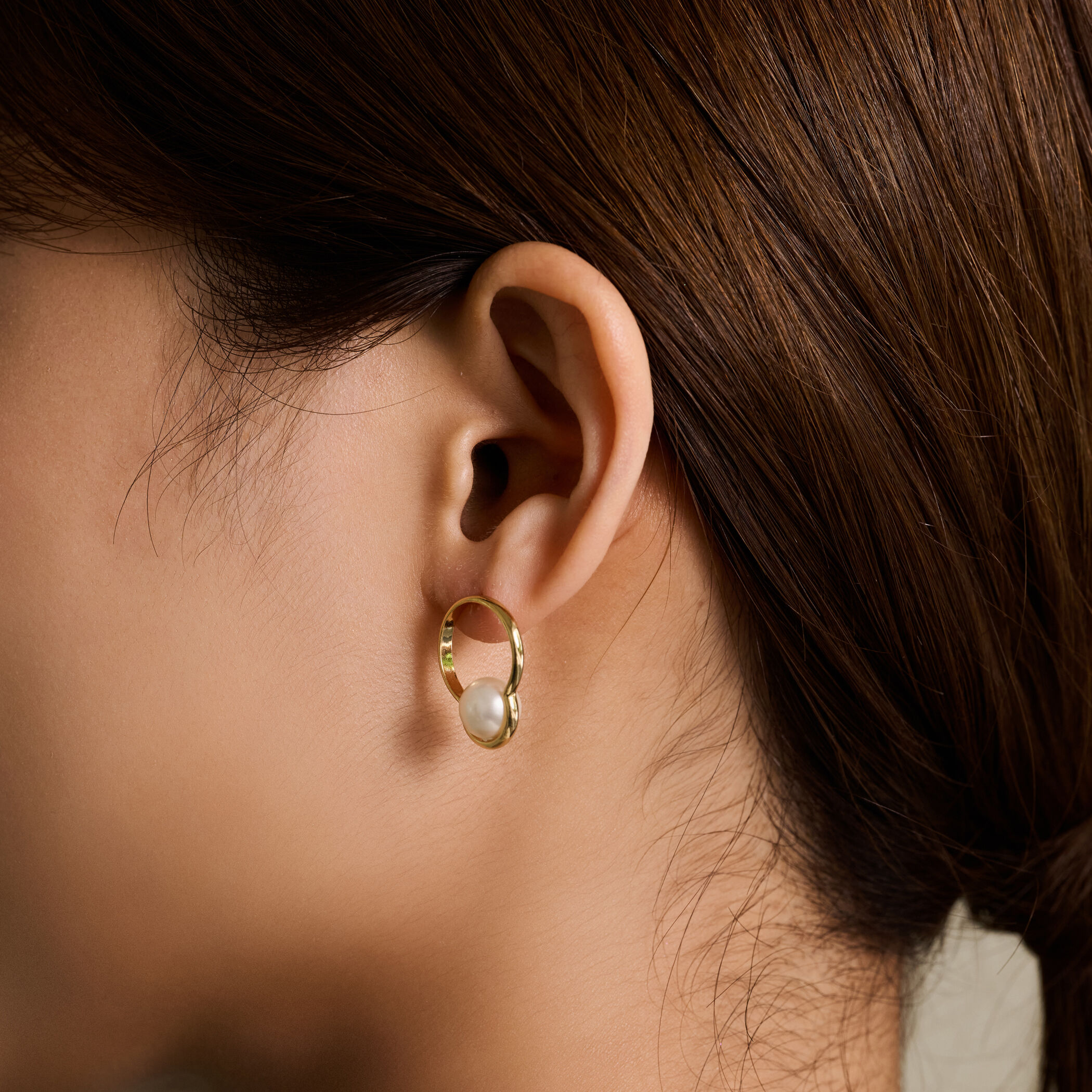 別注】januka モチーフパールピアス｜トゥモローランド 公式サイト