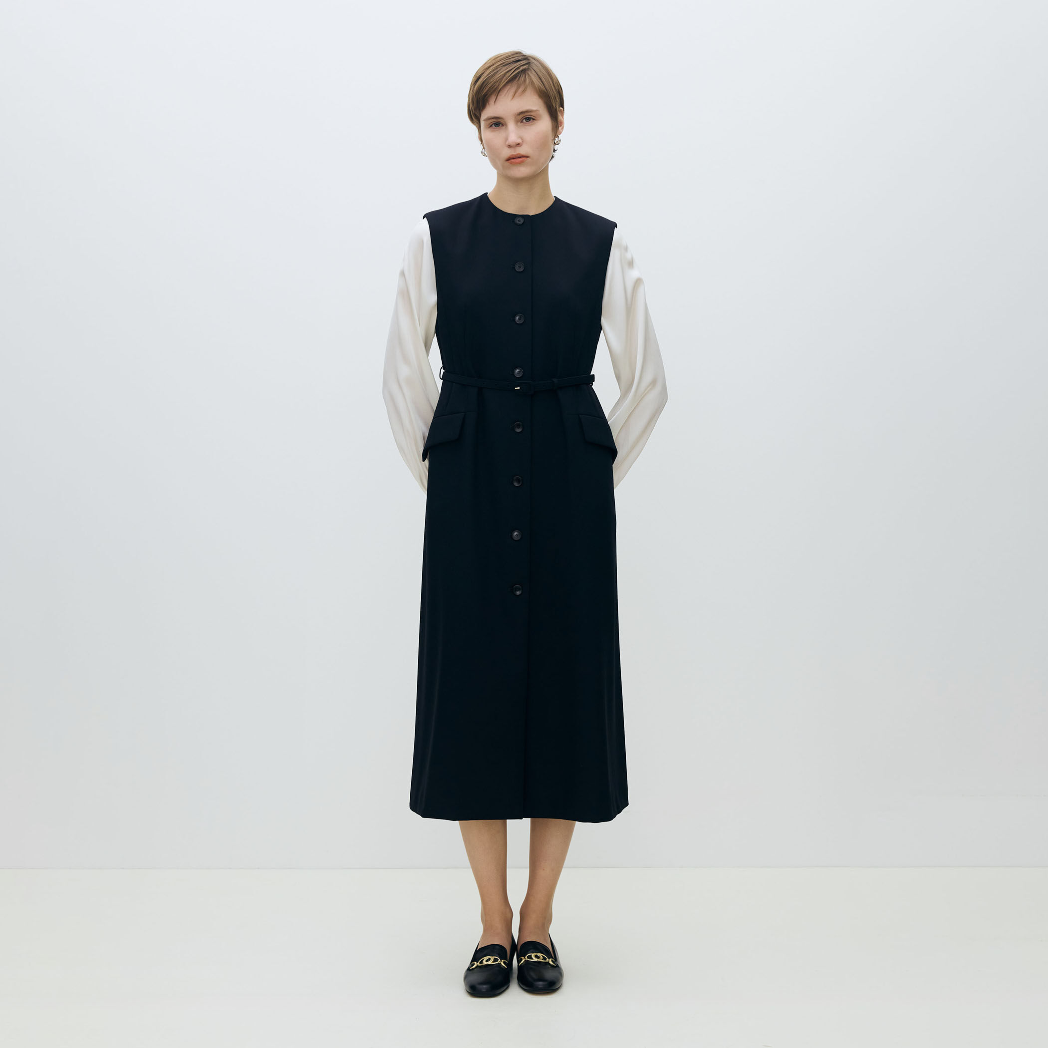 ストレッチブロード ピンタックスリーブブラウス｜トゥモローランド