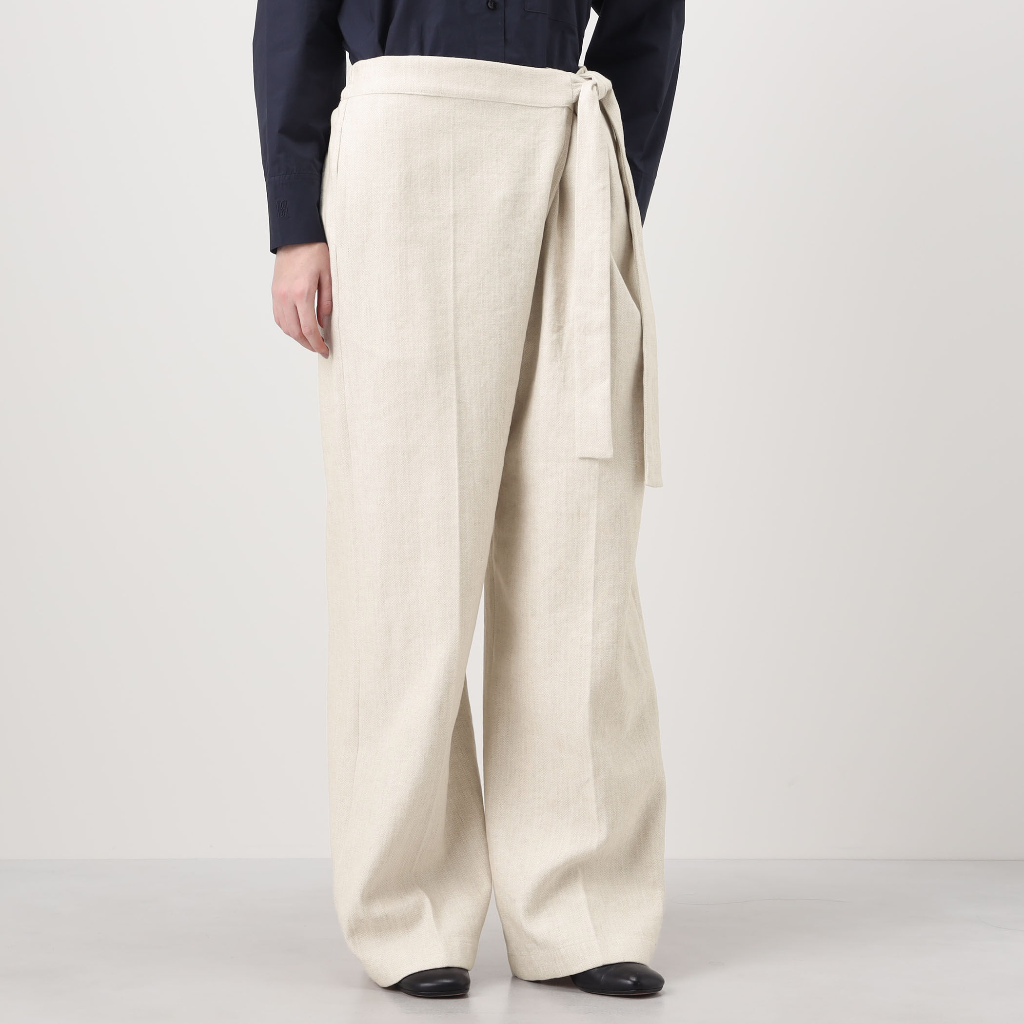 新品 45R 薄ギャバのブルマパンツ キュロット アンティークホワイト JEANPAULKNOTT MAXI KNOTTED パンツ｜トゥモローランド 公式サイト
