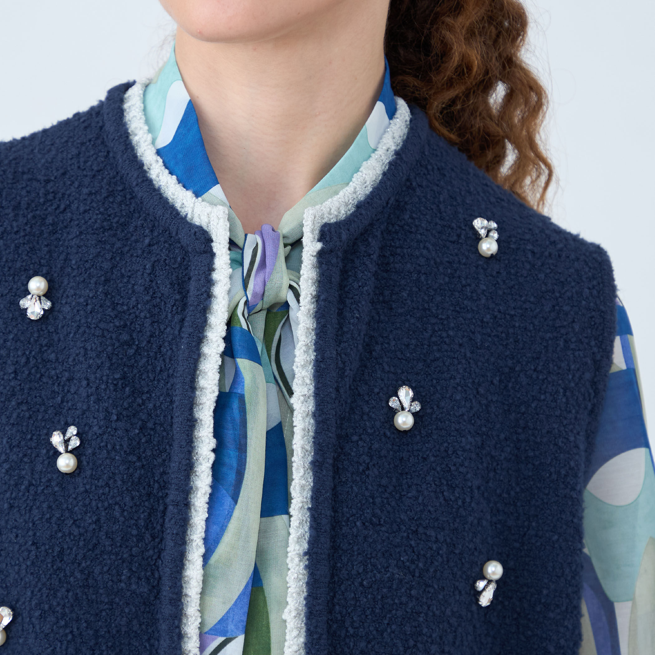 □ビジューブークレー ショートベスト｜トゥモローランド 公式通販