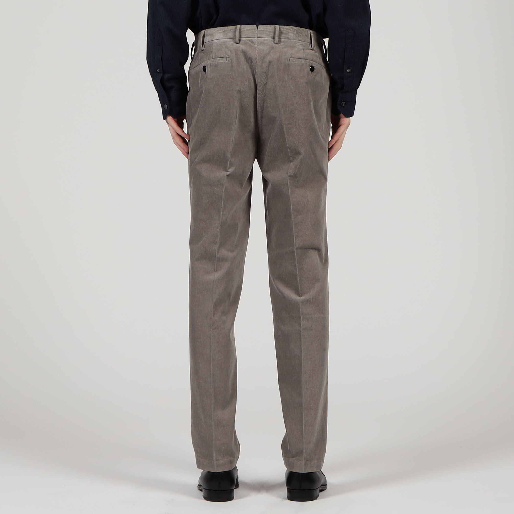 ストレッチコーデュロイ スリムストレートパンツ｜トゥモローランド