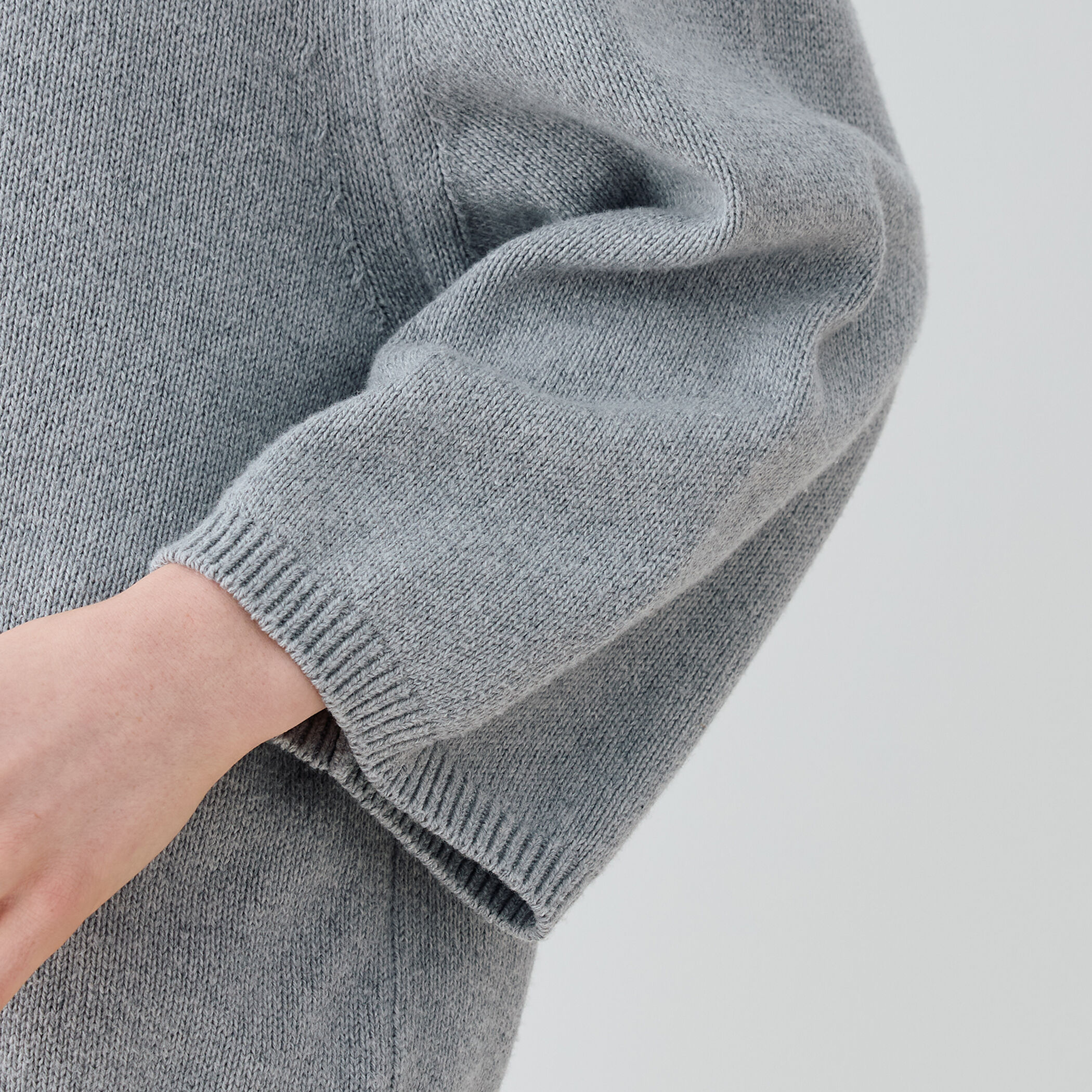 □コットンカシミヤ オーバルネックプルオーバー｜トゥモローランド