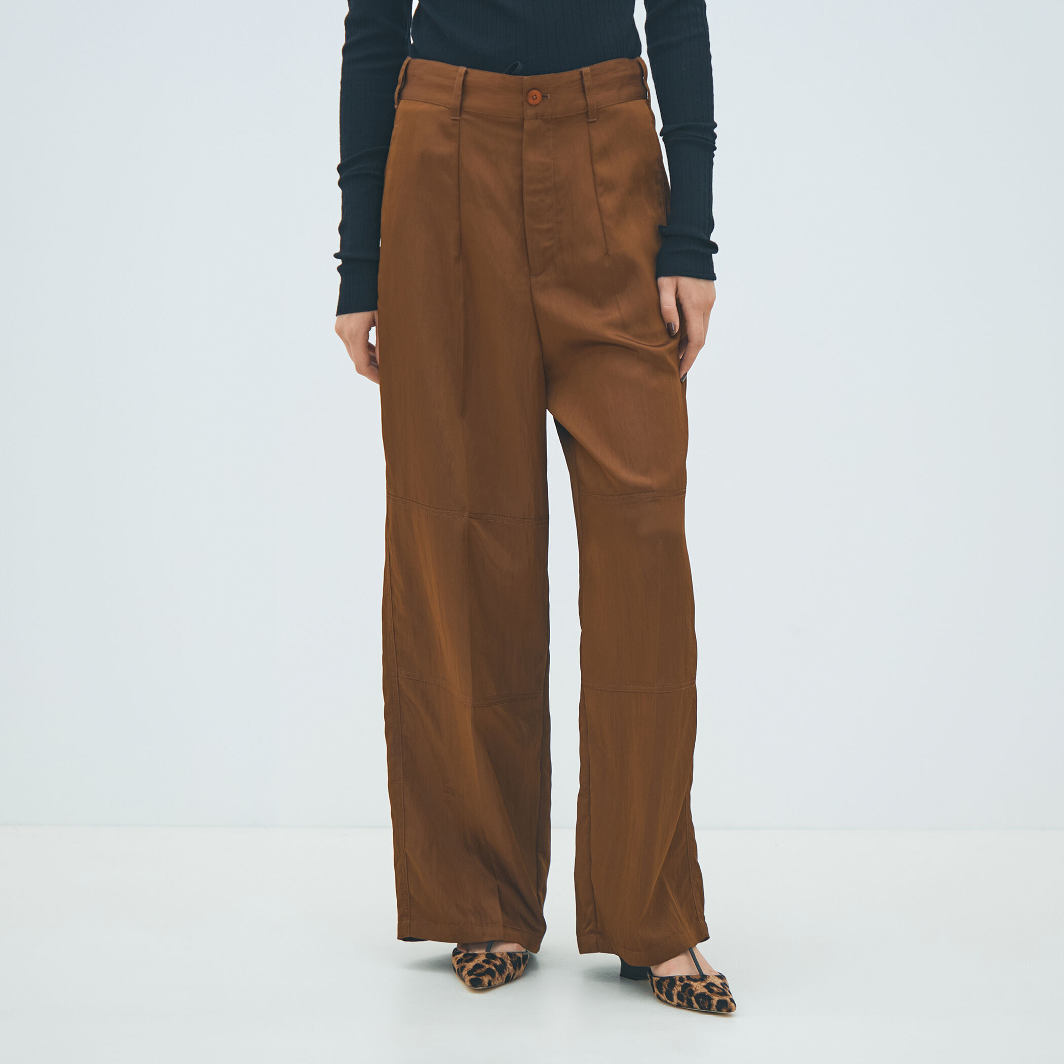 レーヨンナイロンカルゼ タックワイドパンツ｜トゥモローランド 公式通販