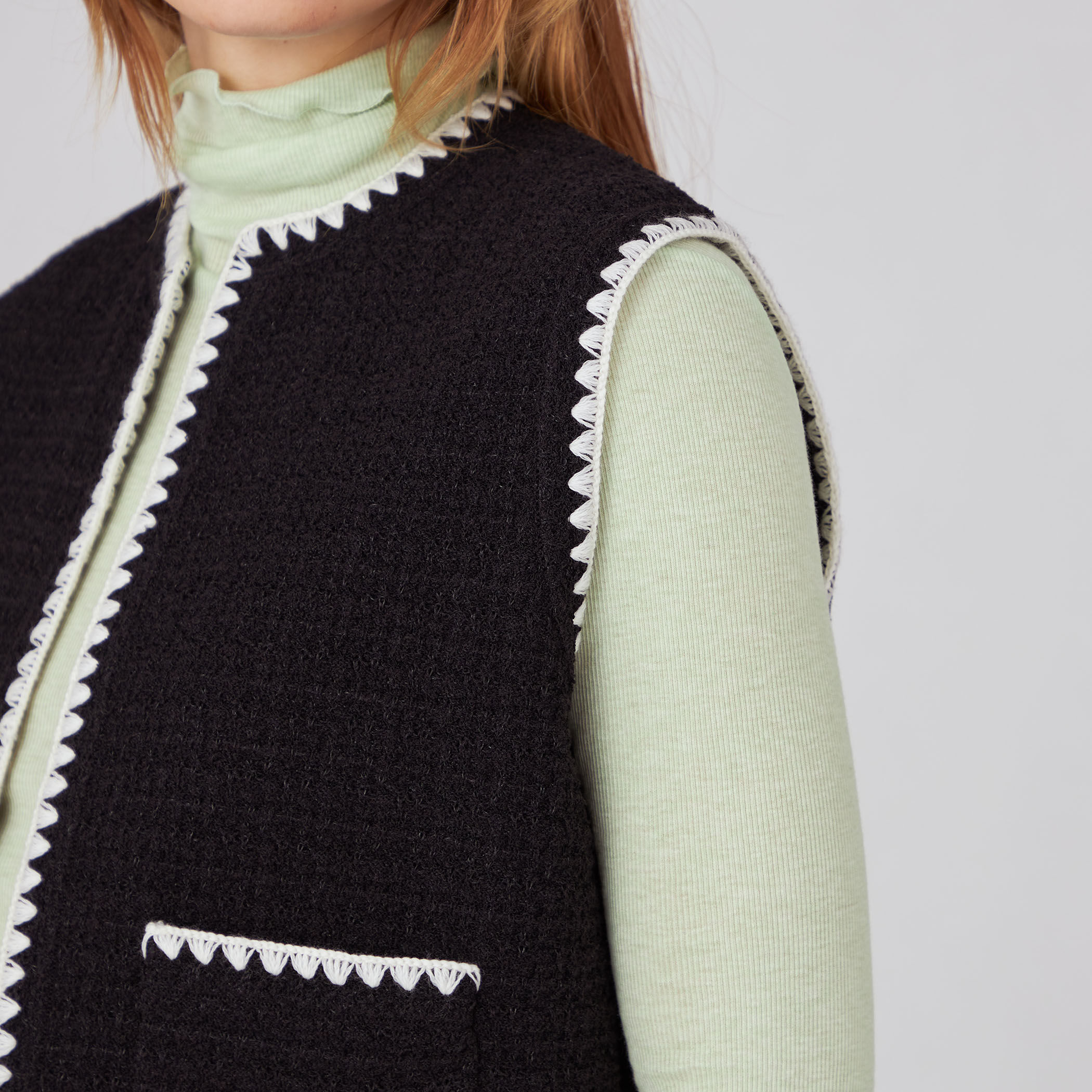 【Ballsey】ソフトシャイニーブークレー ショートジレ ソフトシャイニーブークレー ショートジレ｜トゥモローランド