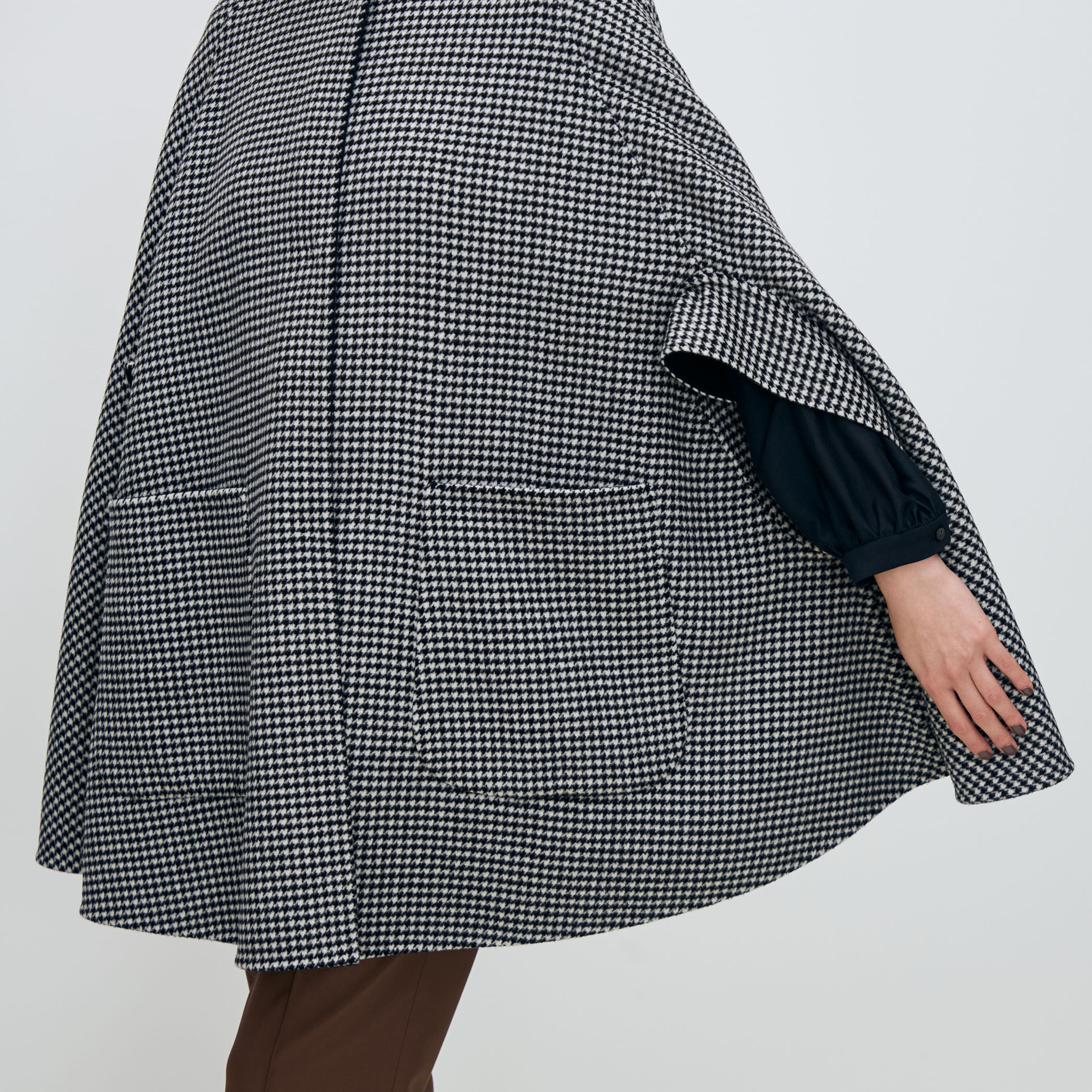 スーパーダブルフェイス リバーシブルマントコート｜トゥモローランド