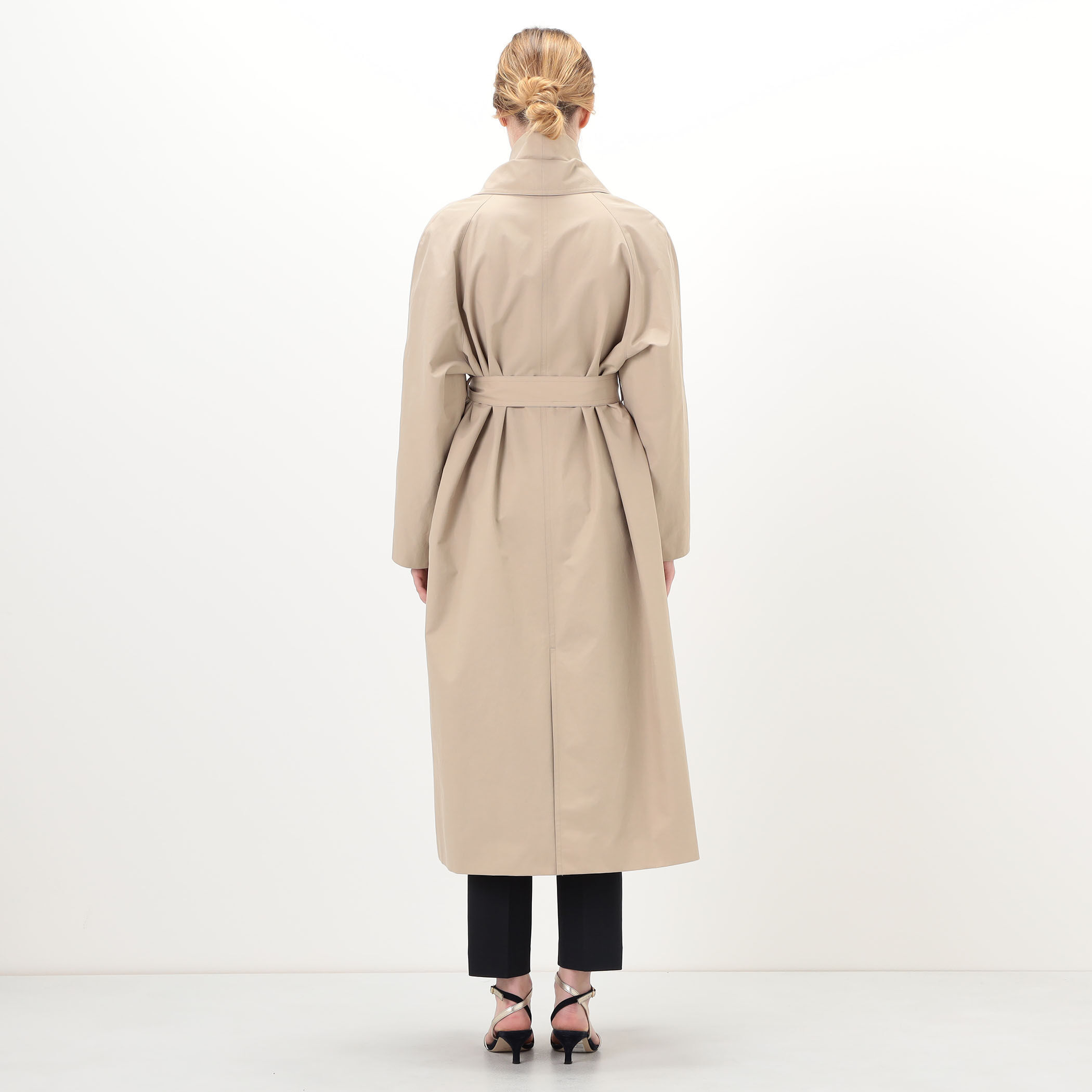 スムースクロス ベルテッドガウンコート｜トゥモローランド 公式通販