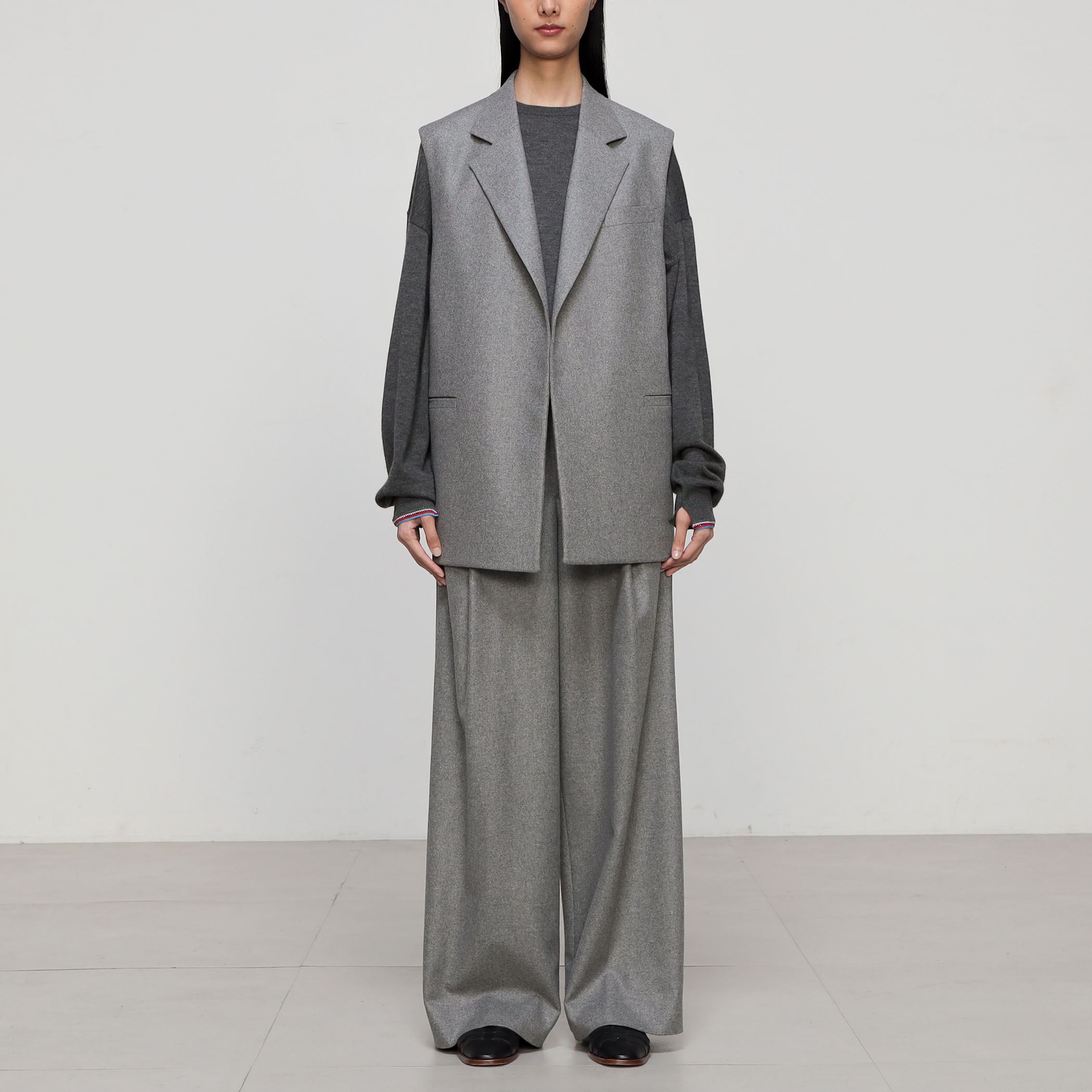 TOMORROWLAND.B ウールフラノ テーラードジレ チャコールグレー