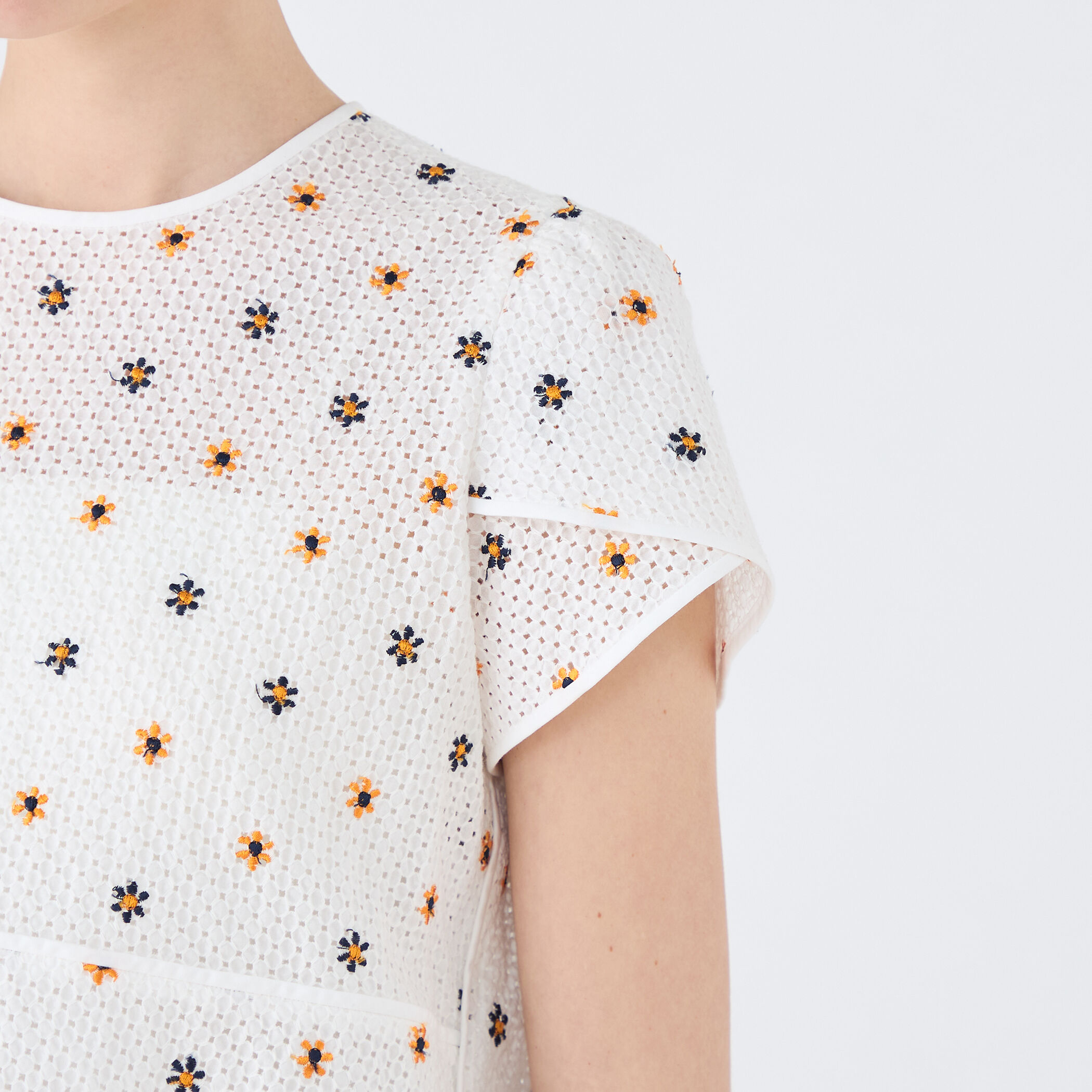 リーシェフラワー ペタルスリーブブラウス｜トゥモローランド 公式通販