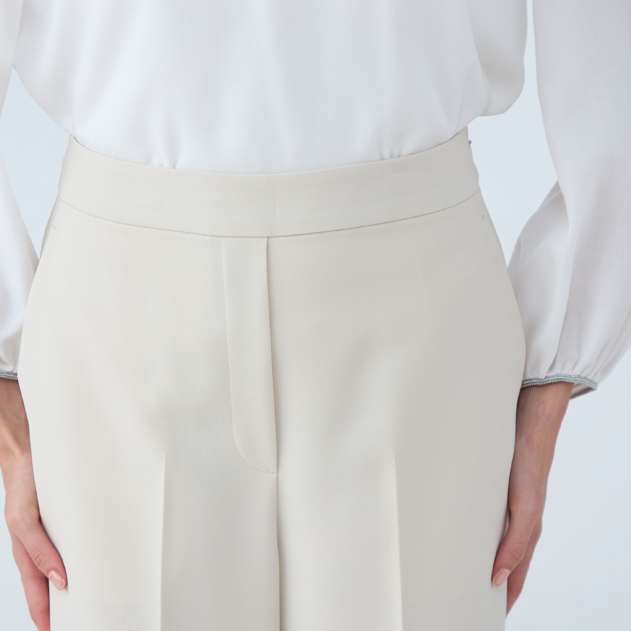 ドライダブルクロス セミワイドフレアパンツ｜トゥモローランド 公式通販