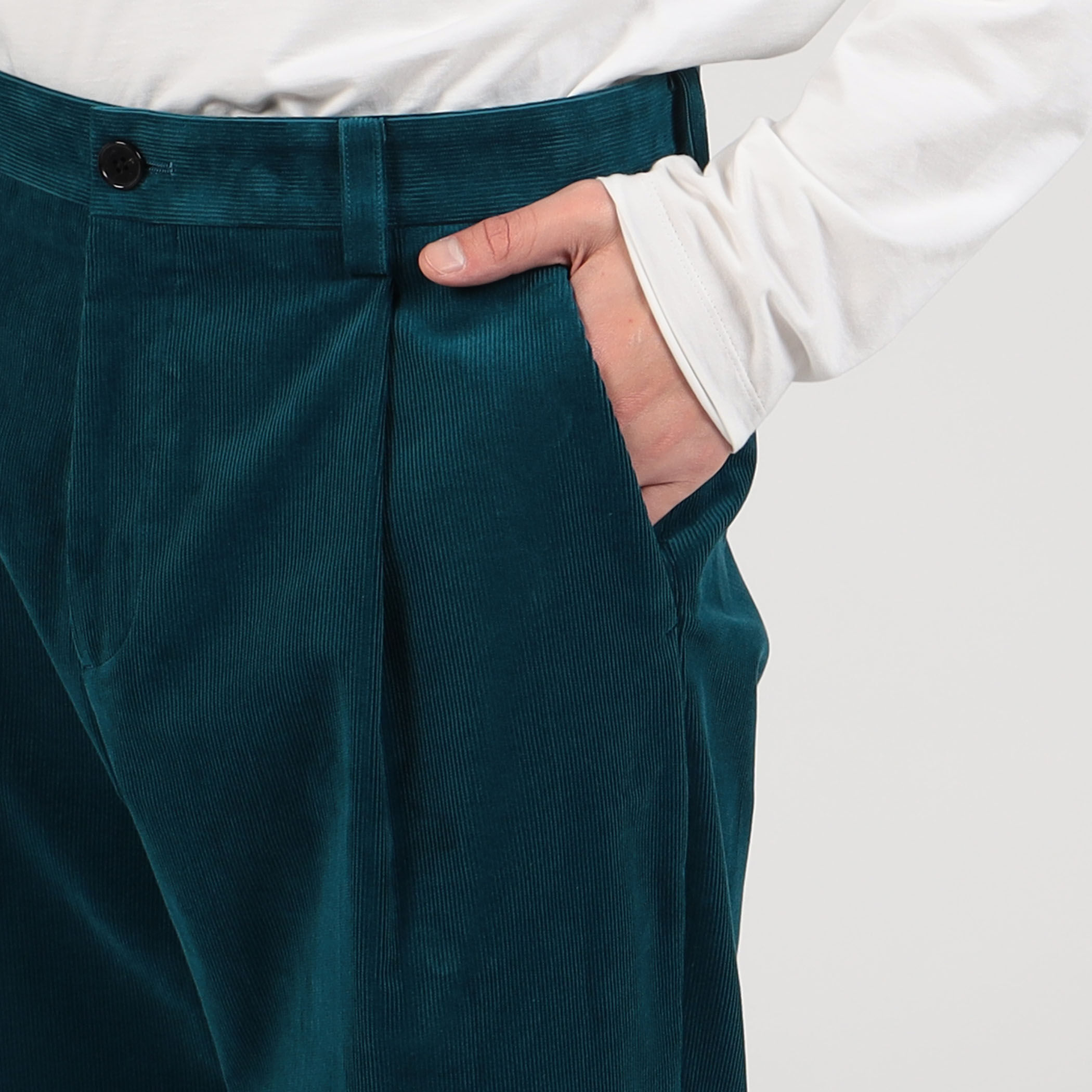 CABaN コットンコーデュロイ テーパードパンツ