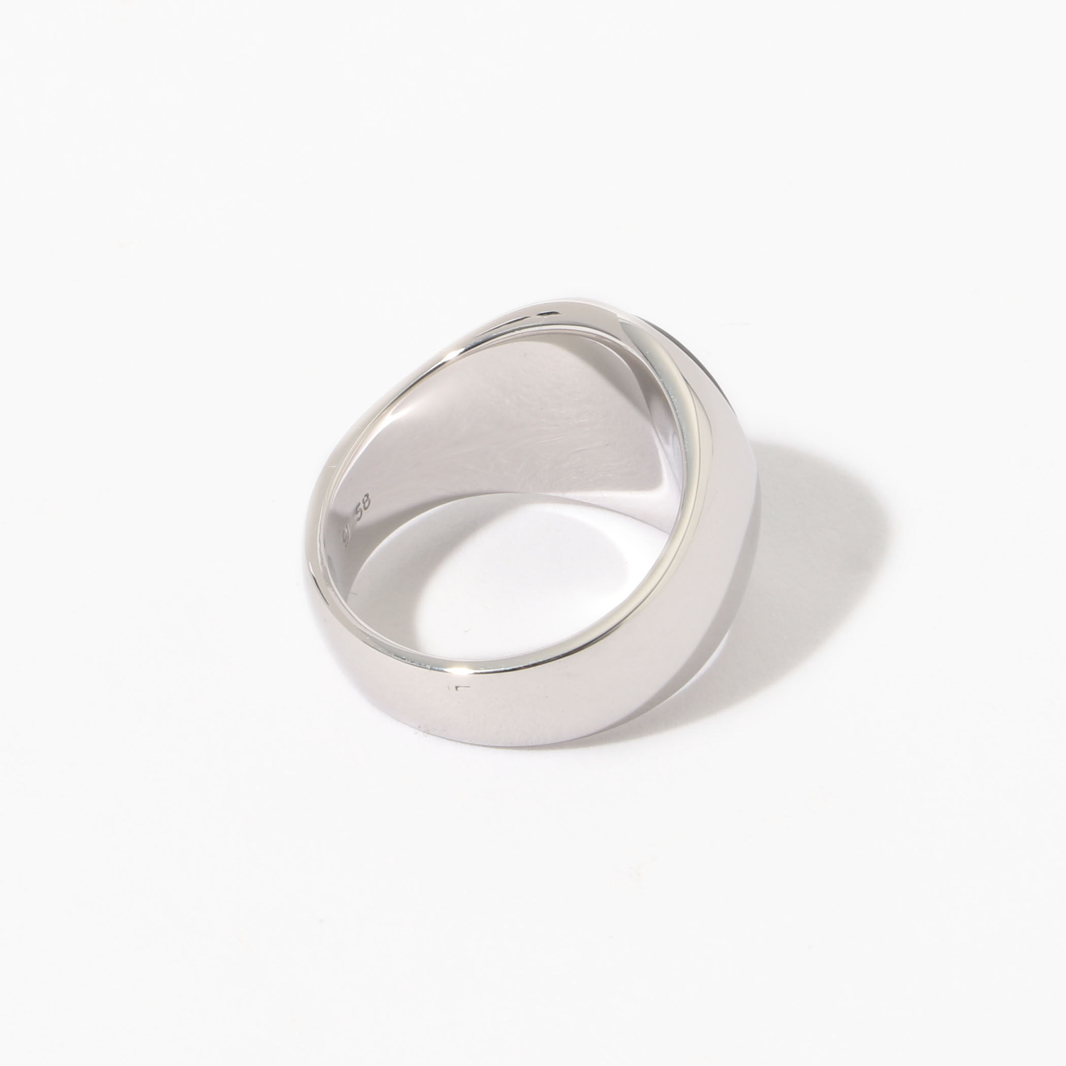 TOM WOOD シルバーリング THE OVAL BLACK ONYX｜トゥモローランド 公式通販