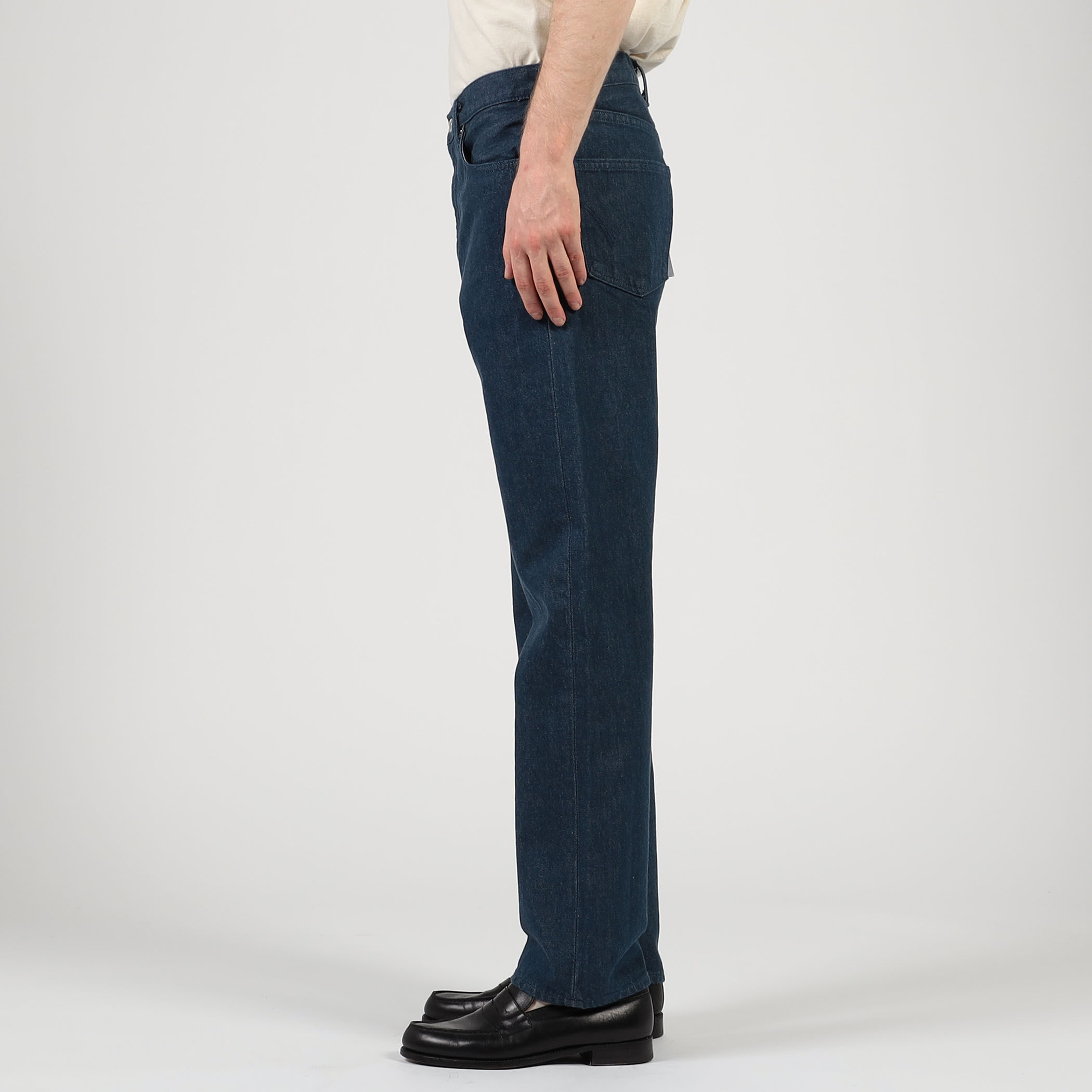 別注】EDWIN LOOSE STRAIGHT カラーデニムパンツ｜トゥモローランド
