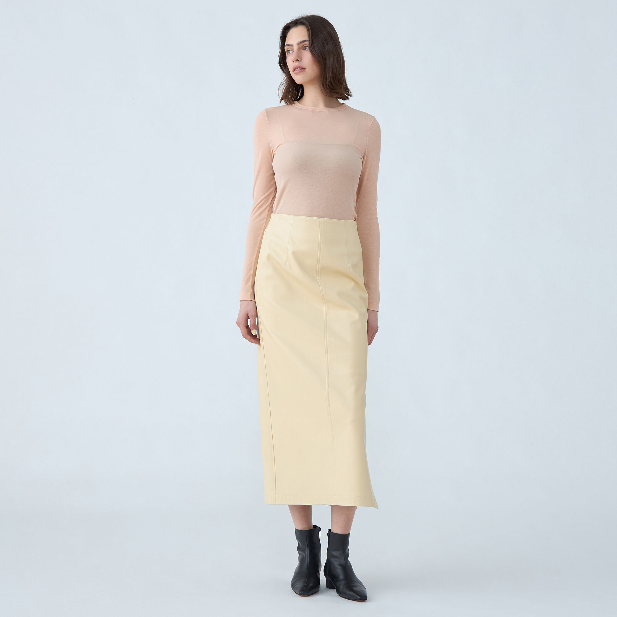 レザーライク Iラインスカート｜トゥモローランド 公式通販