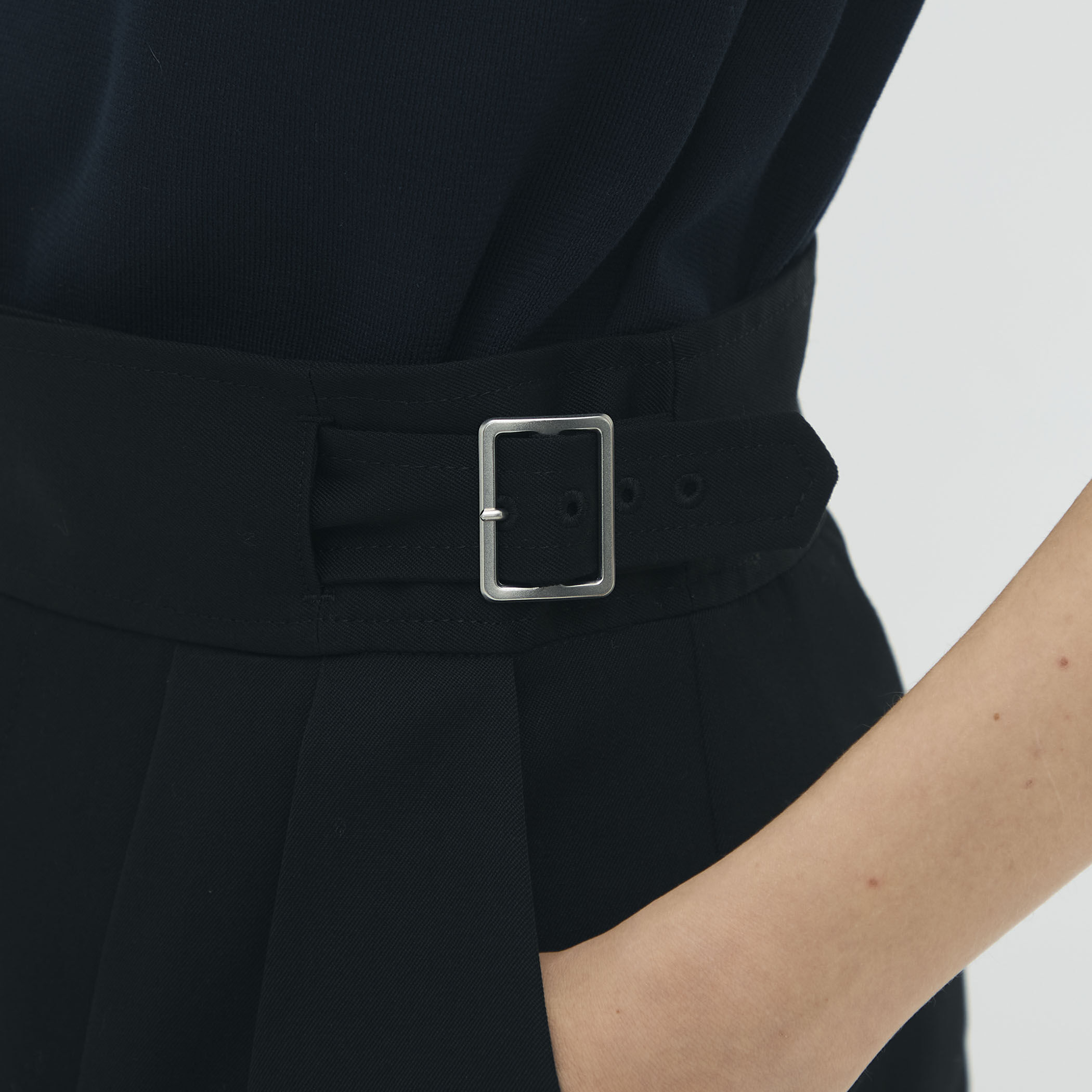 ウールライトギャバジン グルカパンツ｜トゥモローランド 公式通販