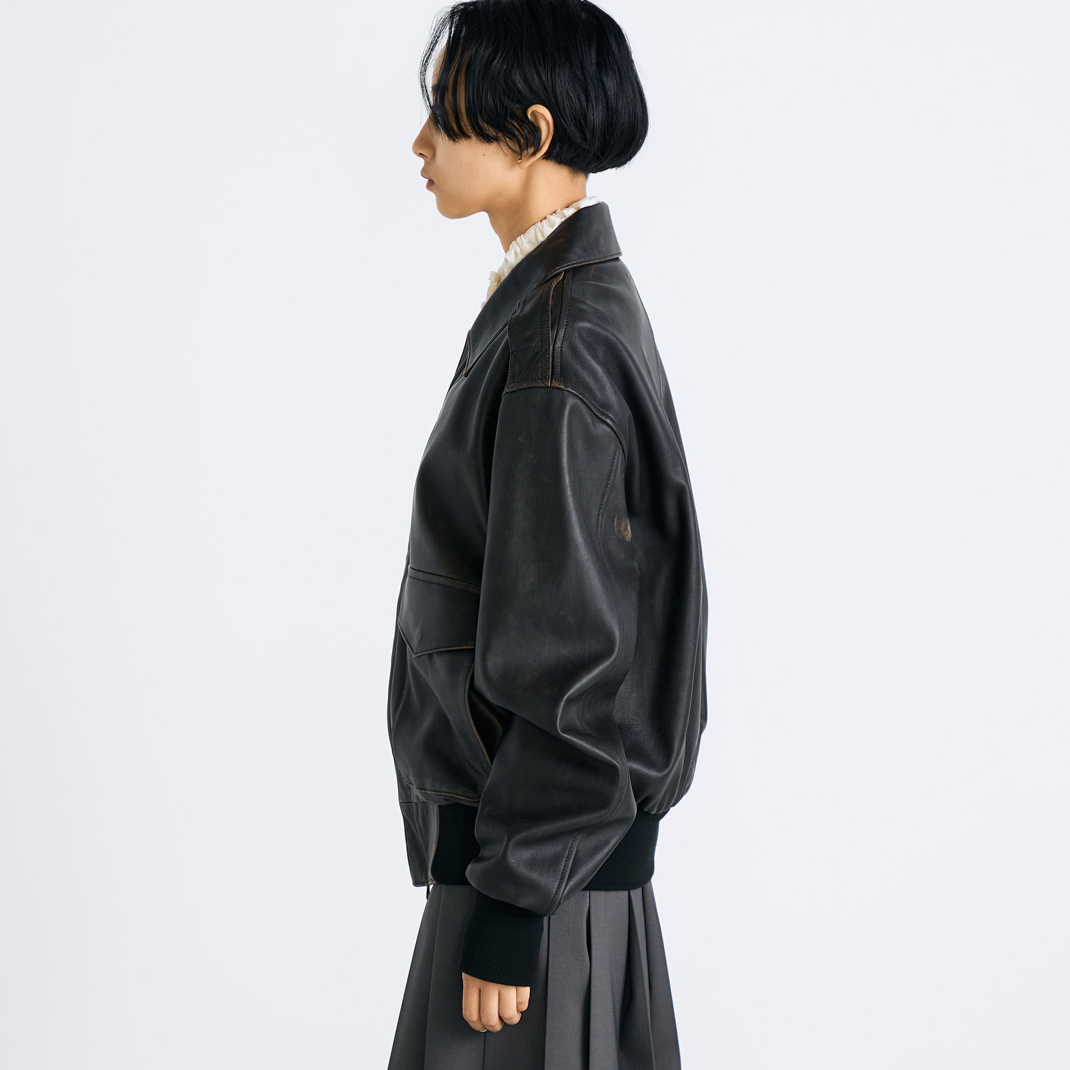 クラッシュレザー A-2ジャケット｜トゥモローランド 公式通販