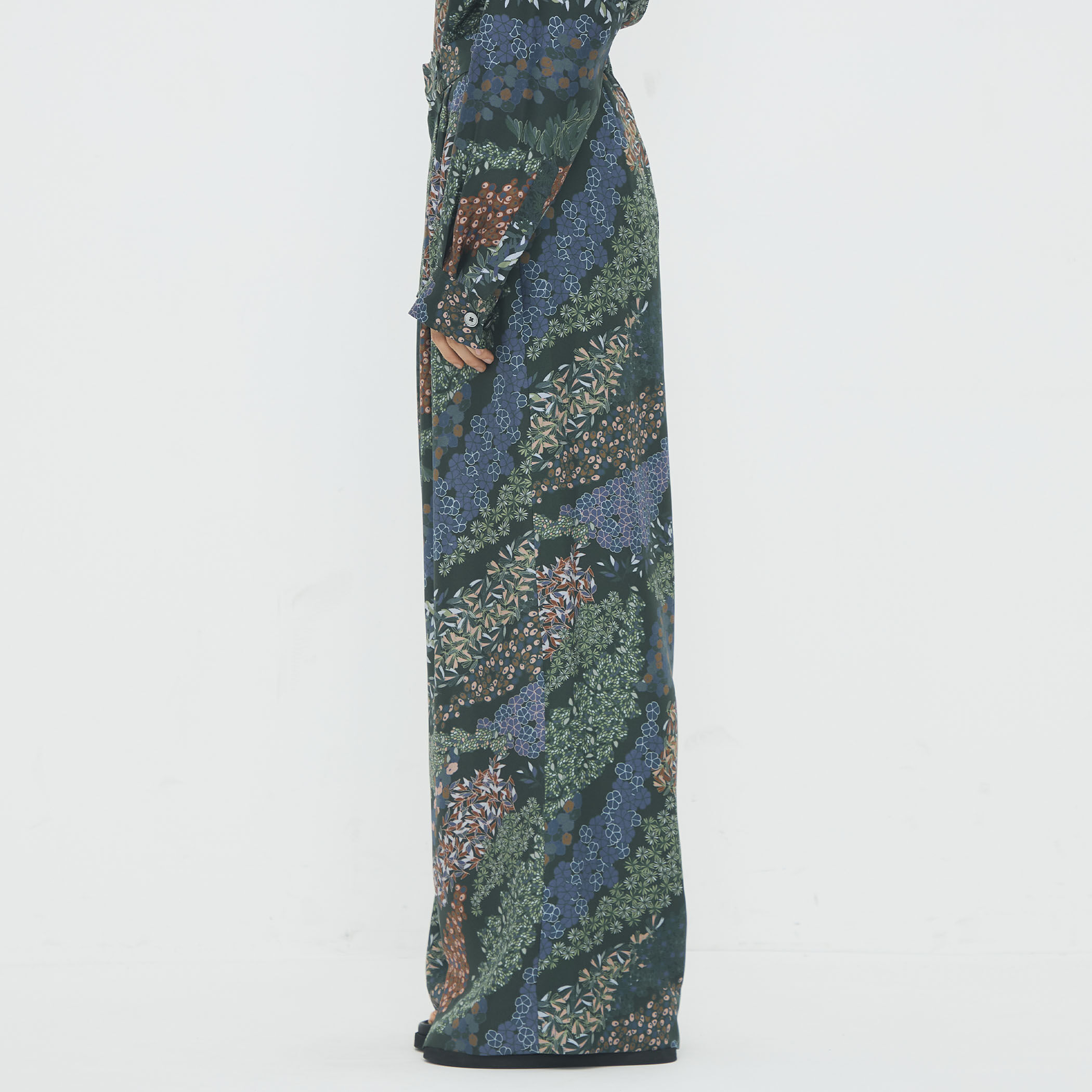 シルクツイル FLOWER RIVERプリント 2タックワイドパンツ