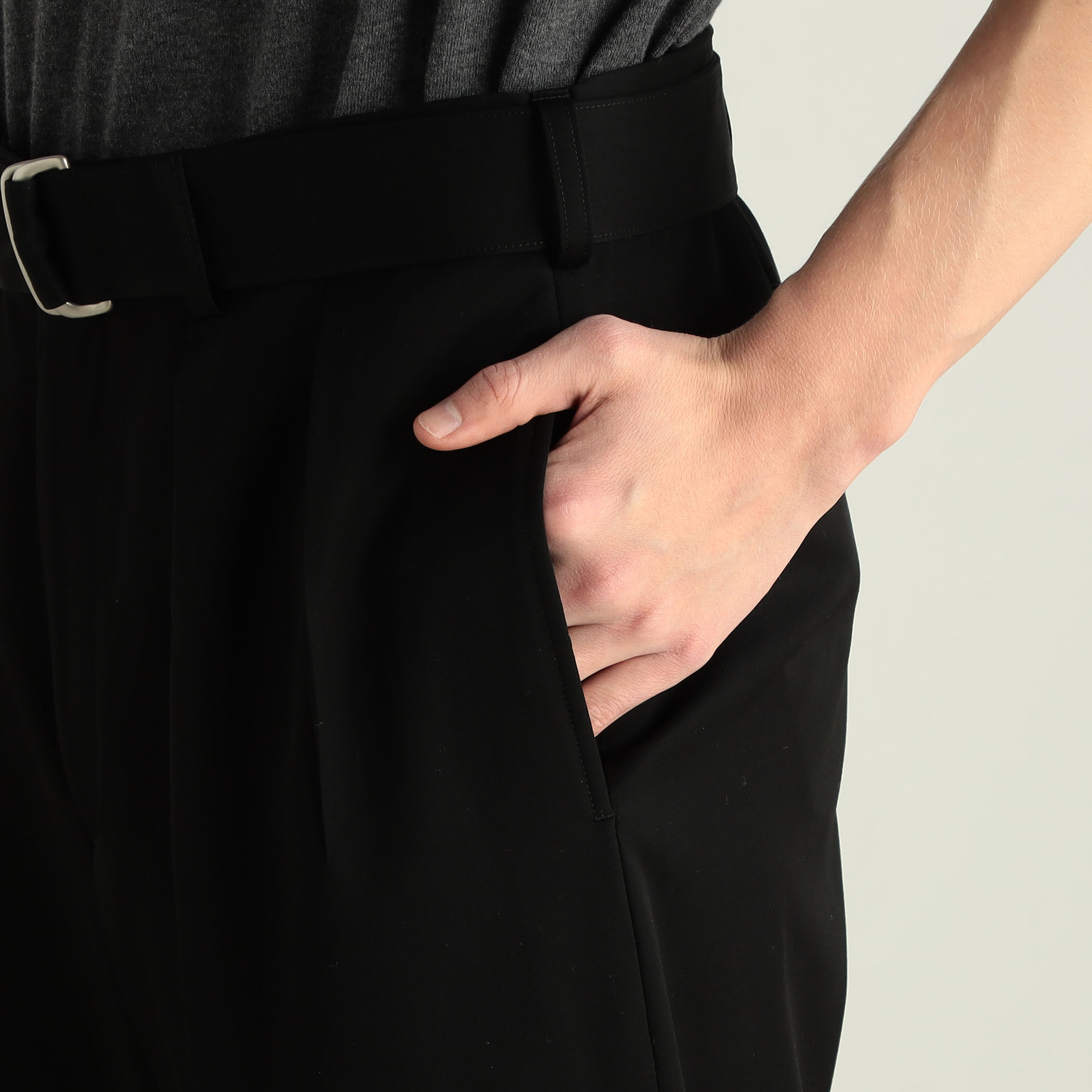 ウールギャバ ベルトパンツ｜トゥモローランド 公式通販