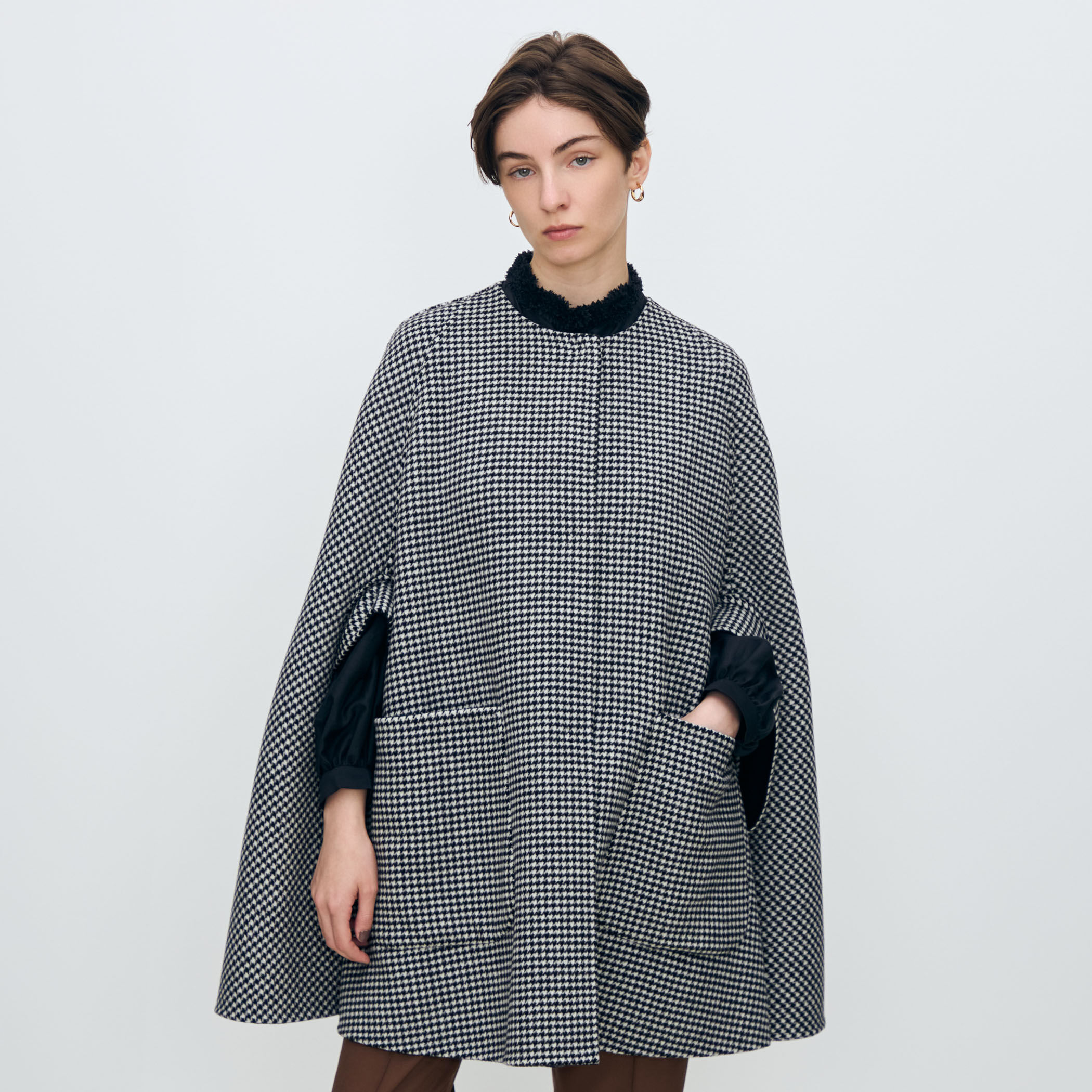 スーパーダブルフェイス リバーシブルマントコート｜トゥモローランド