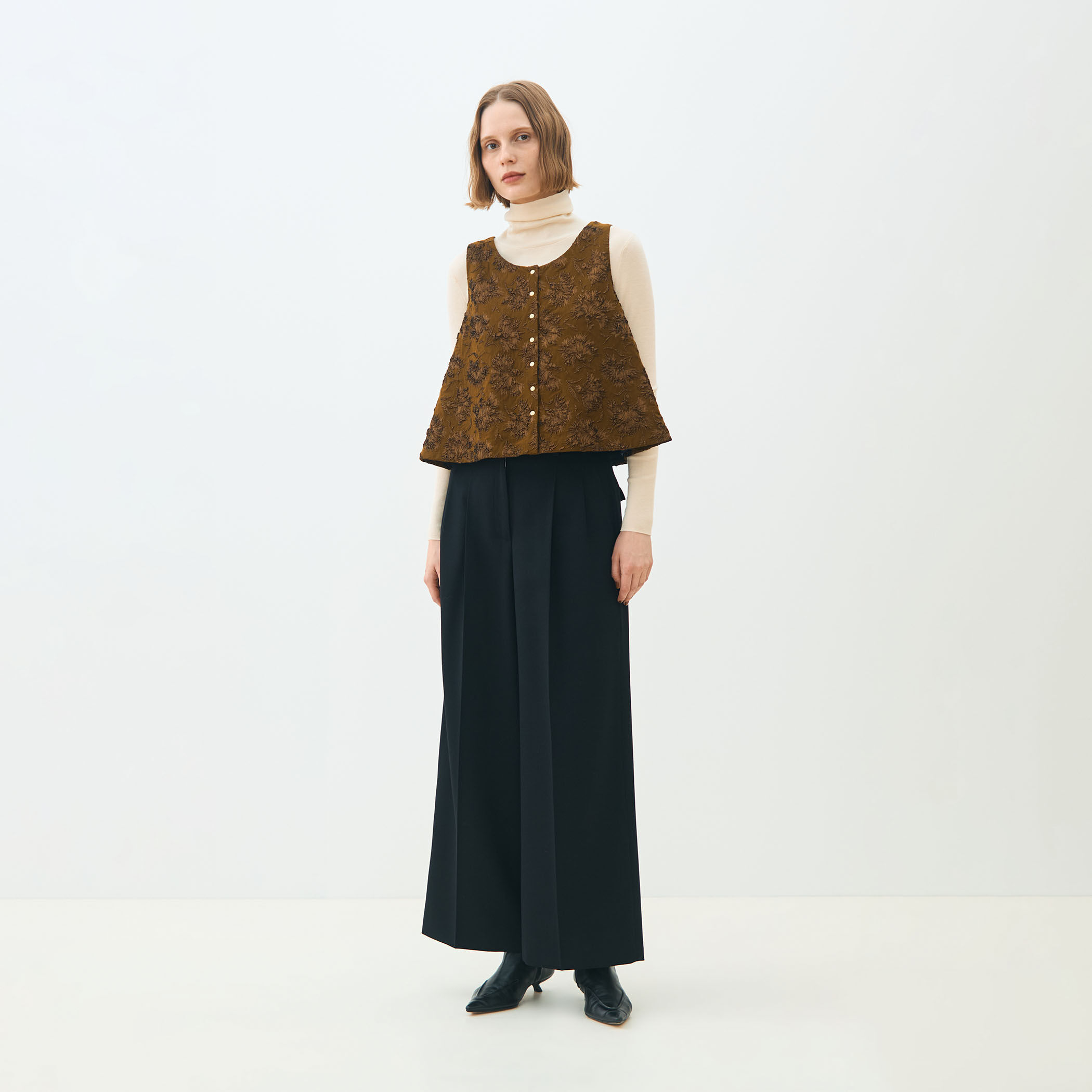 フローラビーストレッチ トラペーズジレ｜トゥモローランド 公式通販