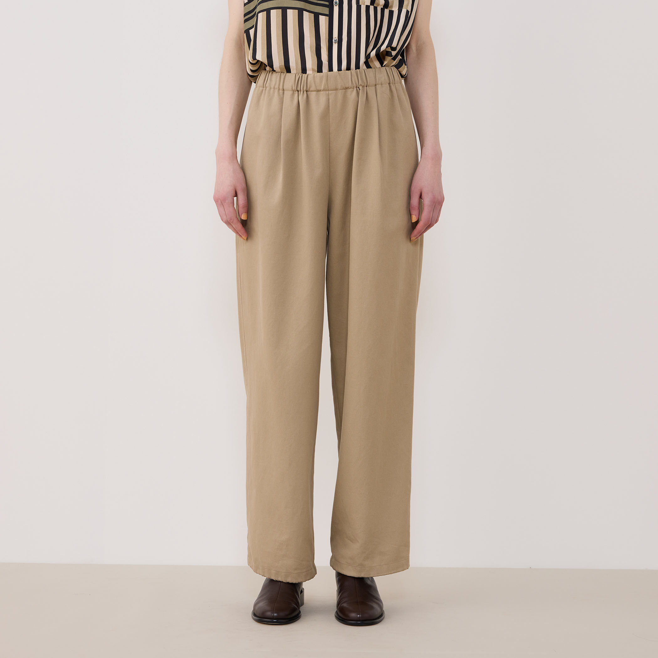 ららら　cocolobland トラックパンツ　ベージュ ららら様専用 cocolobland トラックパンツ ベージュ