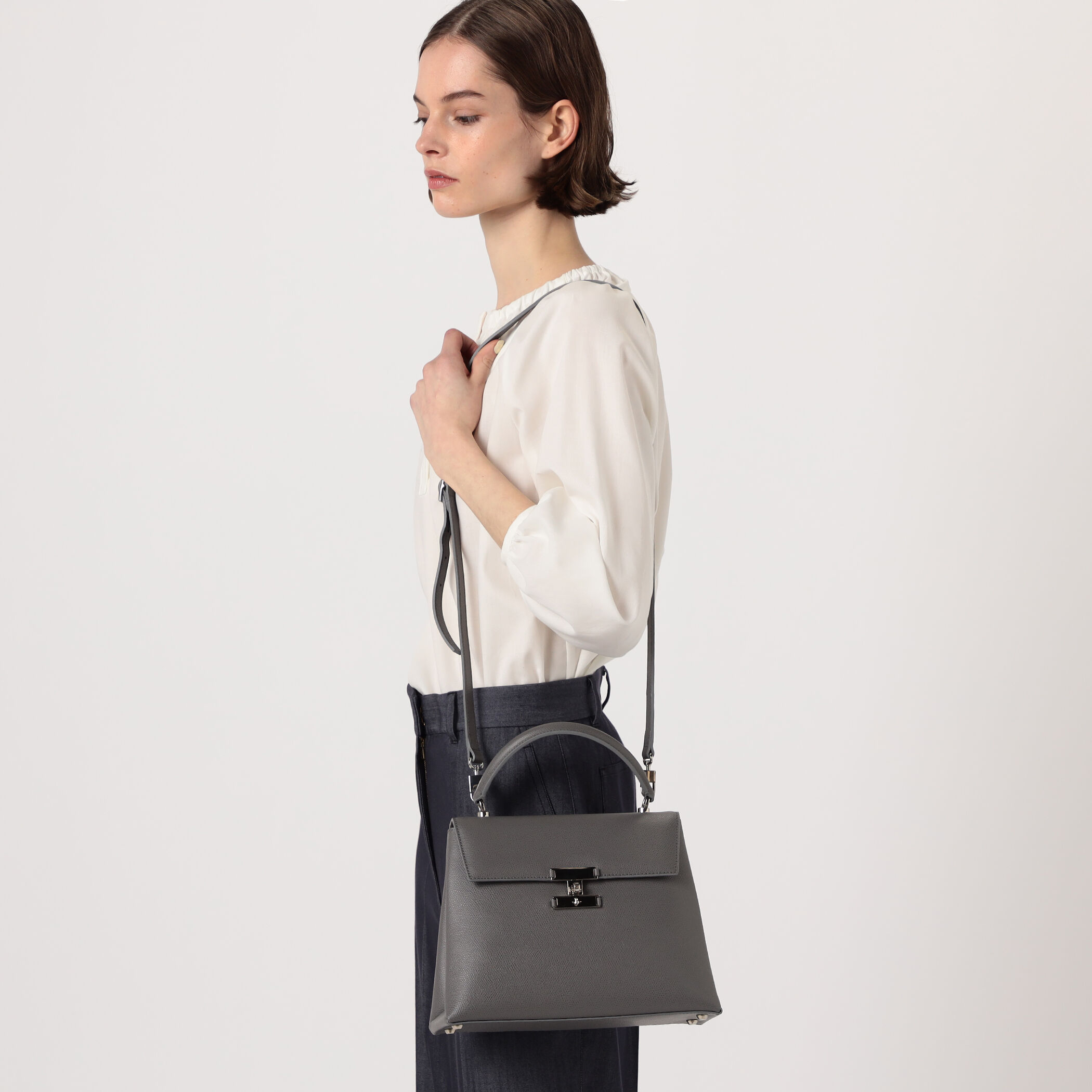 カルボッティ　トゥモローランド　チャコールグレー　ハンドバッグ　2way トゥモローランドグッズ TOMORROWLAND GOODS CARBOTTI NEW LADY