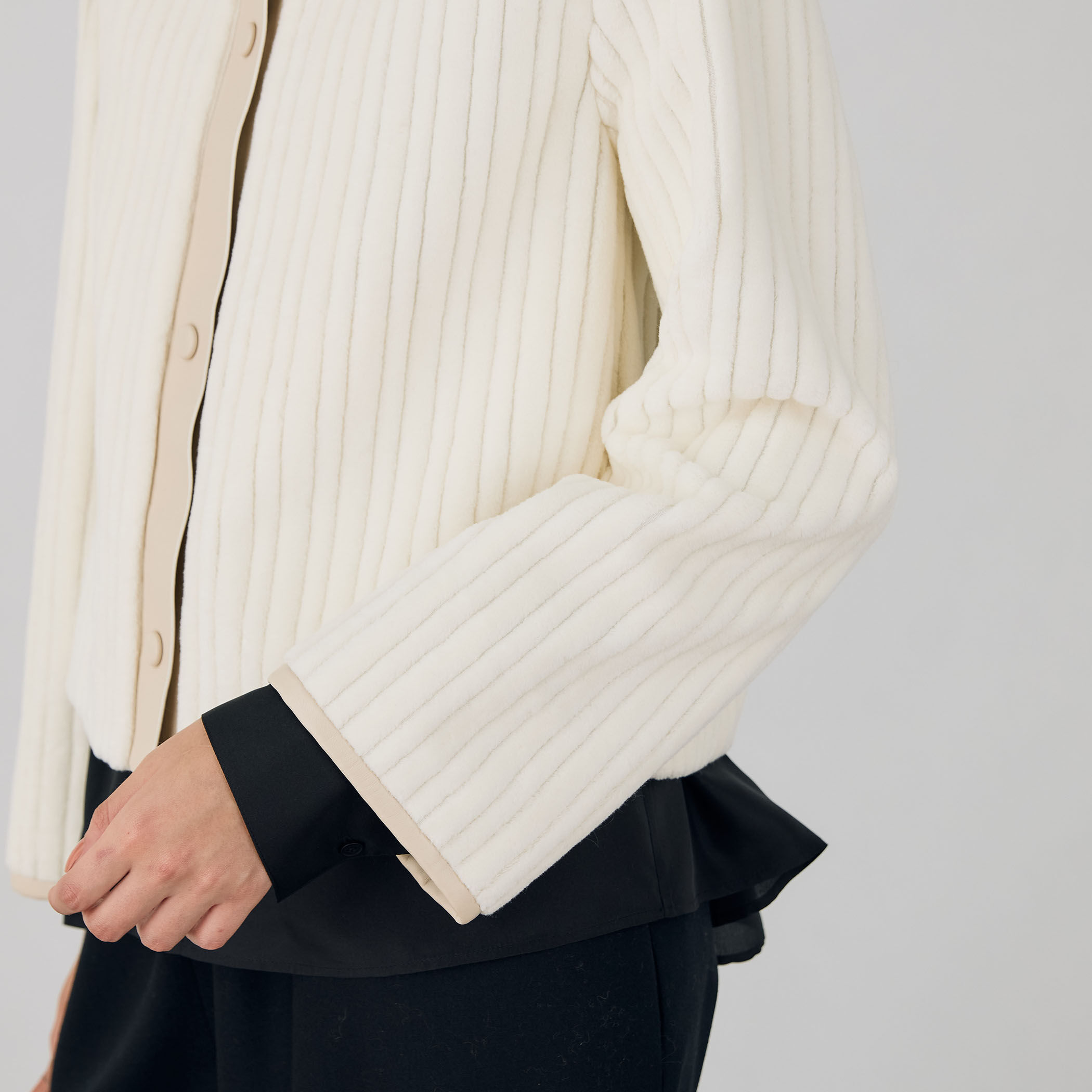 ワイドリッジパイル クルーネックブルゾン｜トゥモローランド