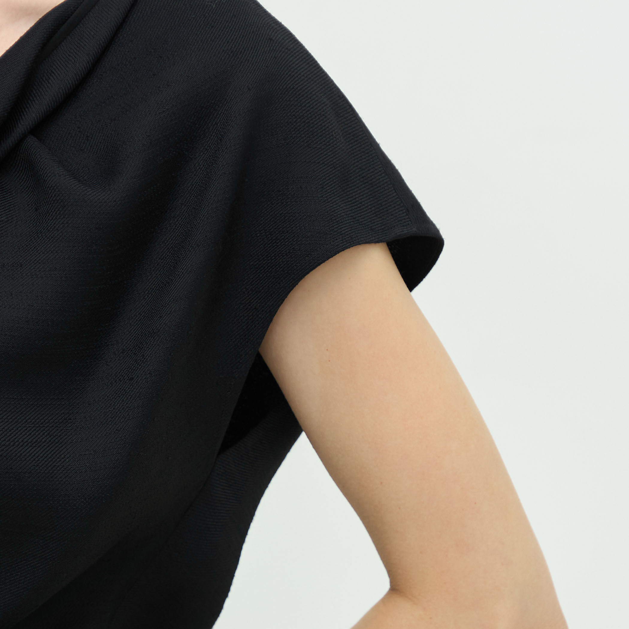 ANREALAGE ブラックアシンメトリックシャツ ANREALAGE ブラックアシンメトリックシャツ ., 2025.04.02