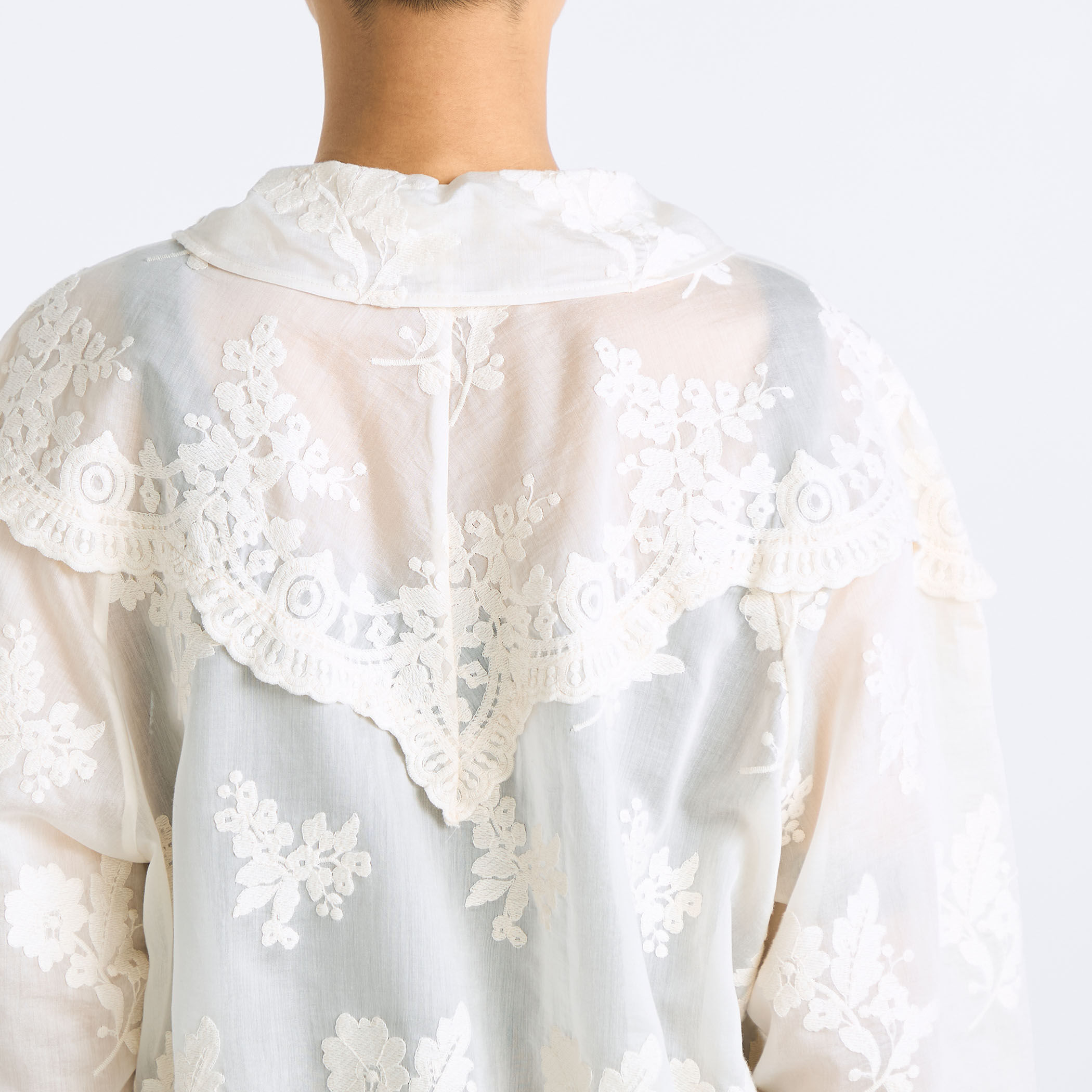 シアーエンブロイダリー ブラウス｜トゥモローランド 公式通販