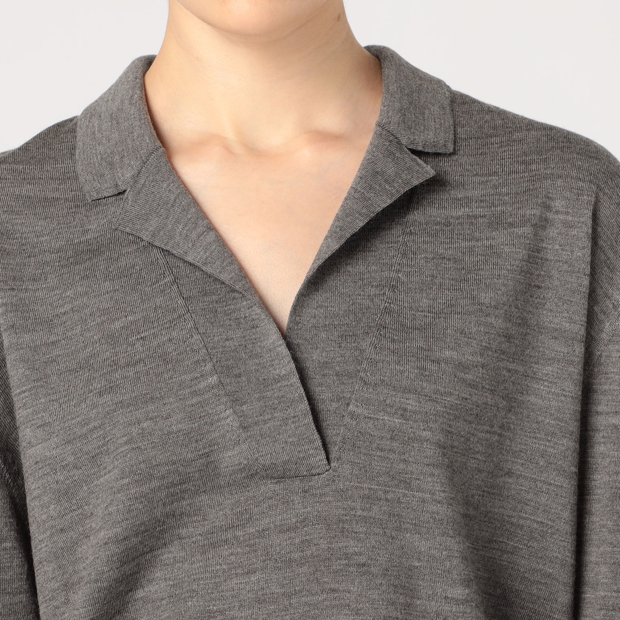 シルケットウール オープンカラープルオーバー｜トゥモローランド 公式通販