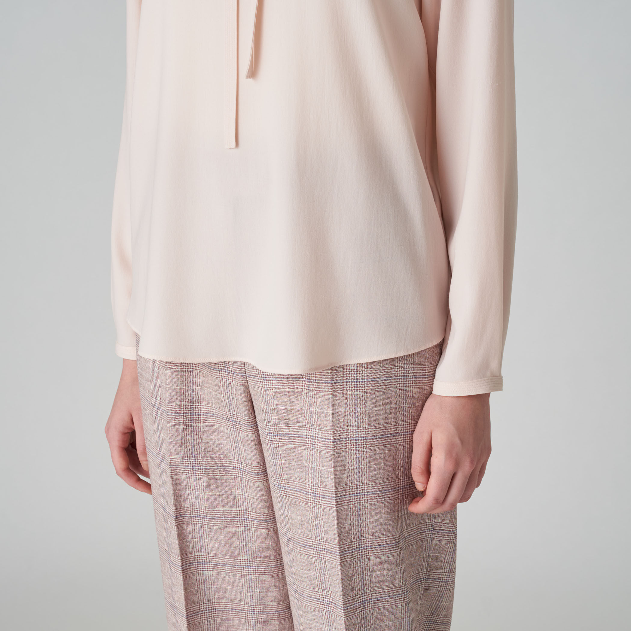 ポリエステルアムンゼン ボウタイブラウス｜トゥモローランド 公式通販