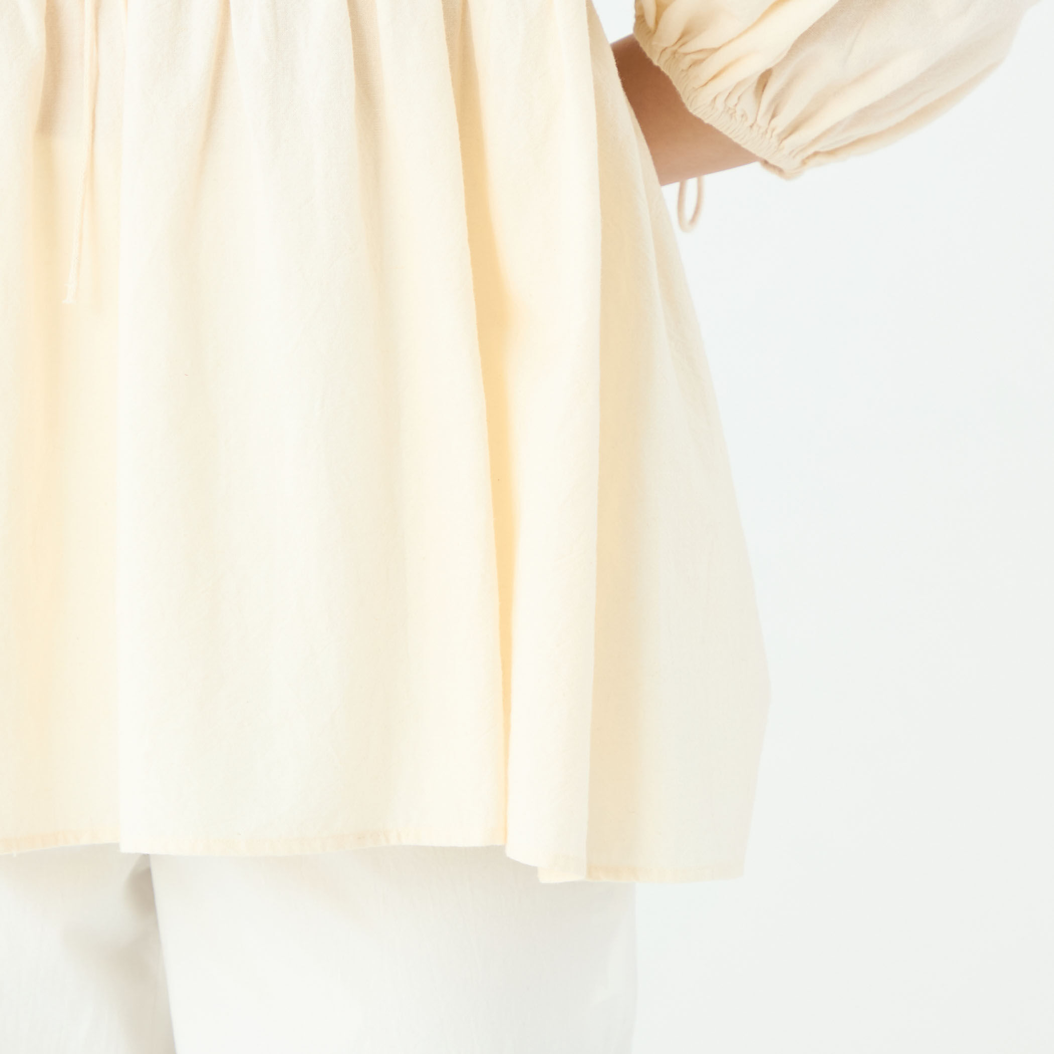 コットンエンブロイダリー ボリュームスリーブブラウス