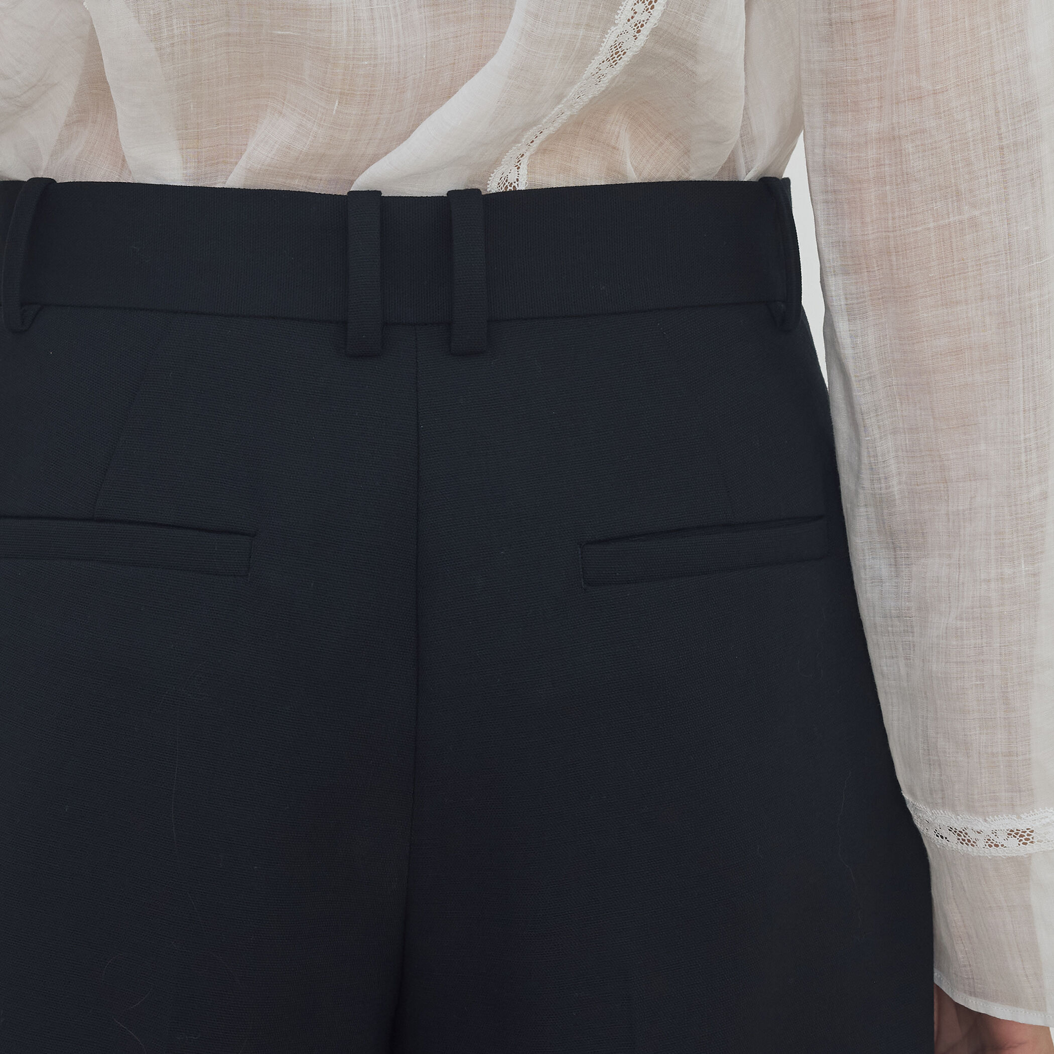 ウールバスケットウェーブ タックハーフパンツ｜トゥモローランド 公式