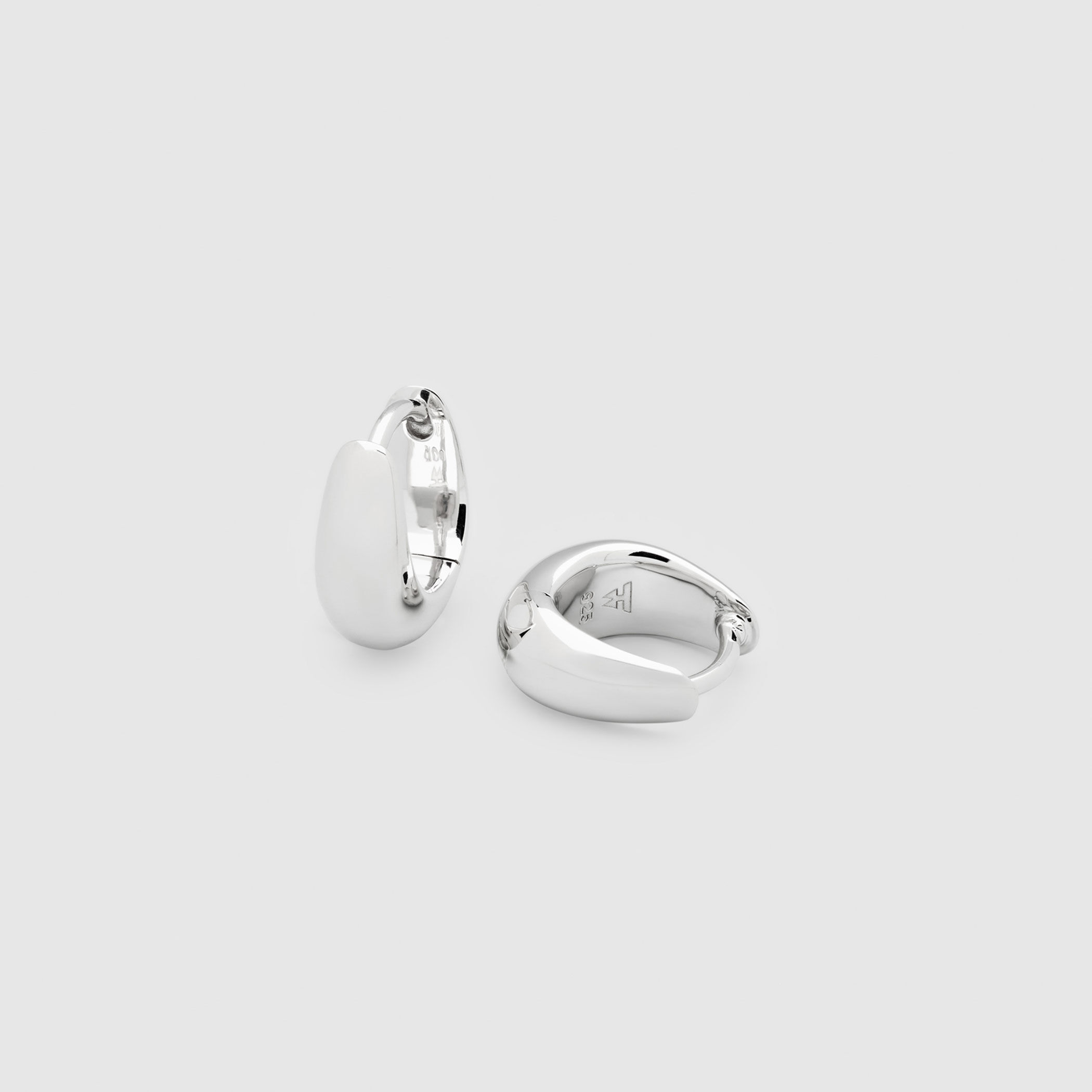 TOM WOOD Ice Huggie シルバーピアス｜トゥモローランド 公式サイト