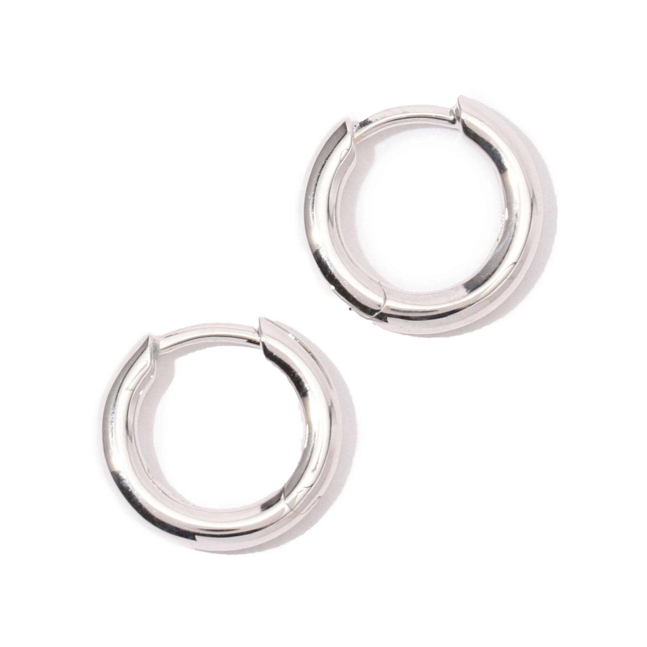 TOM WOOD Classic Hoop Small ピアス｜トゥモローランド 公式サイト
