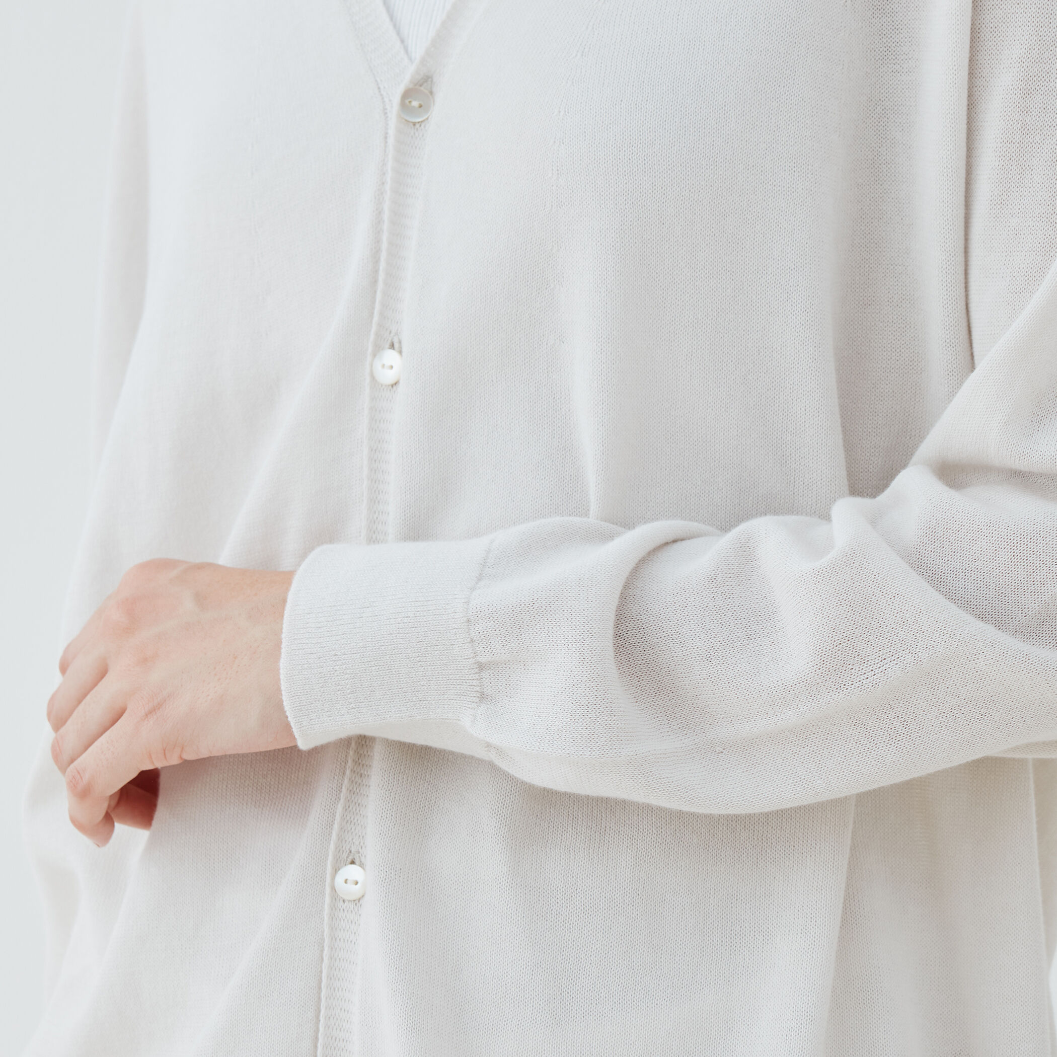 □ガーゼコットン Vネックカーディガン｜トゥモローランド 公式通販