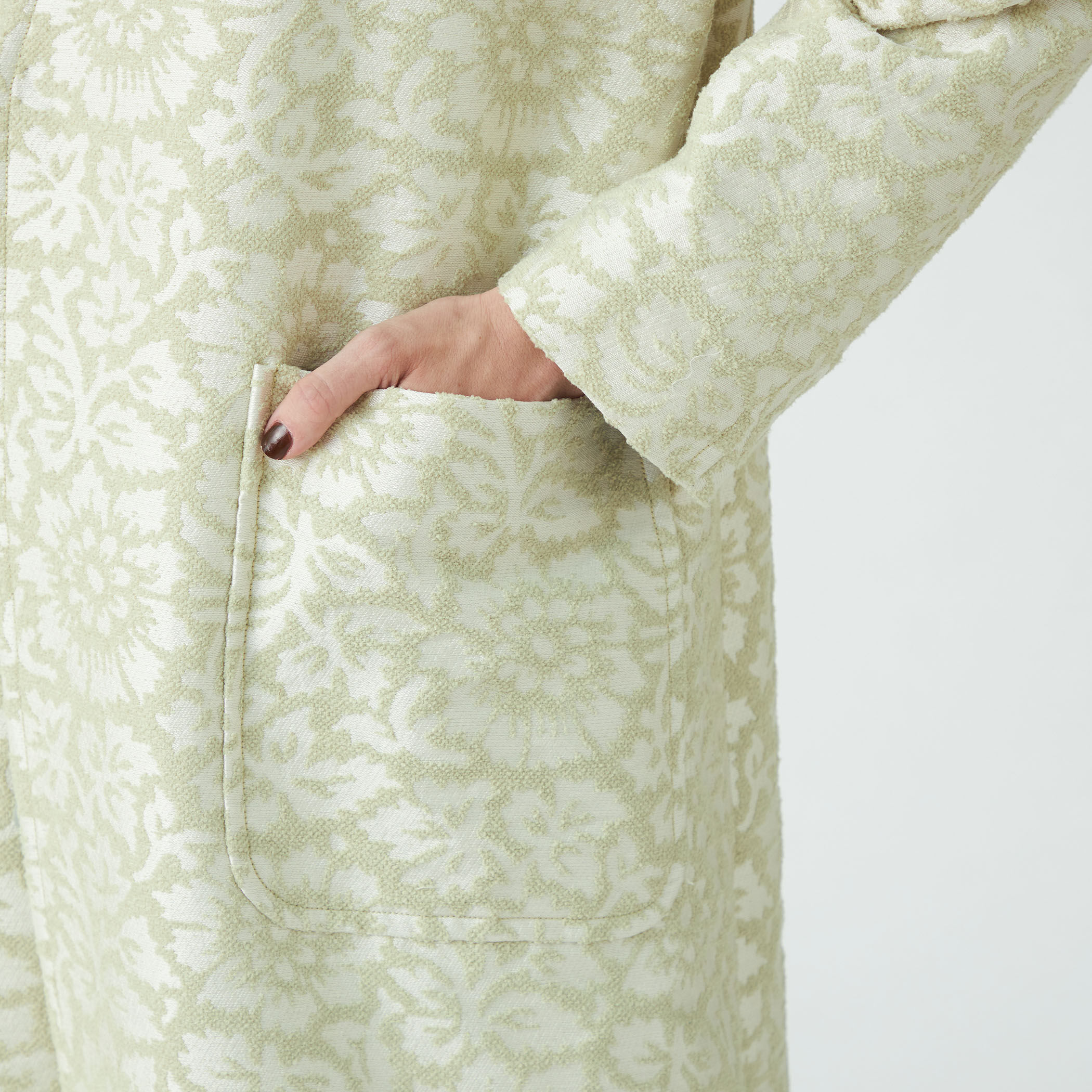 モールジャガード Vネックロングコート｜トゥモローランド 公式通販