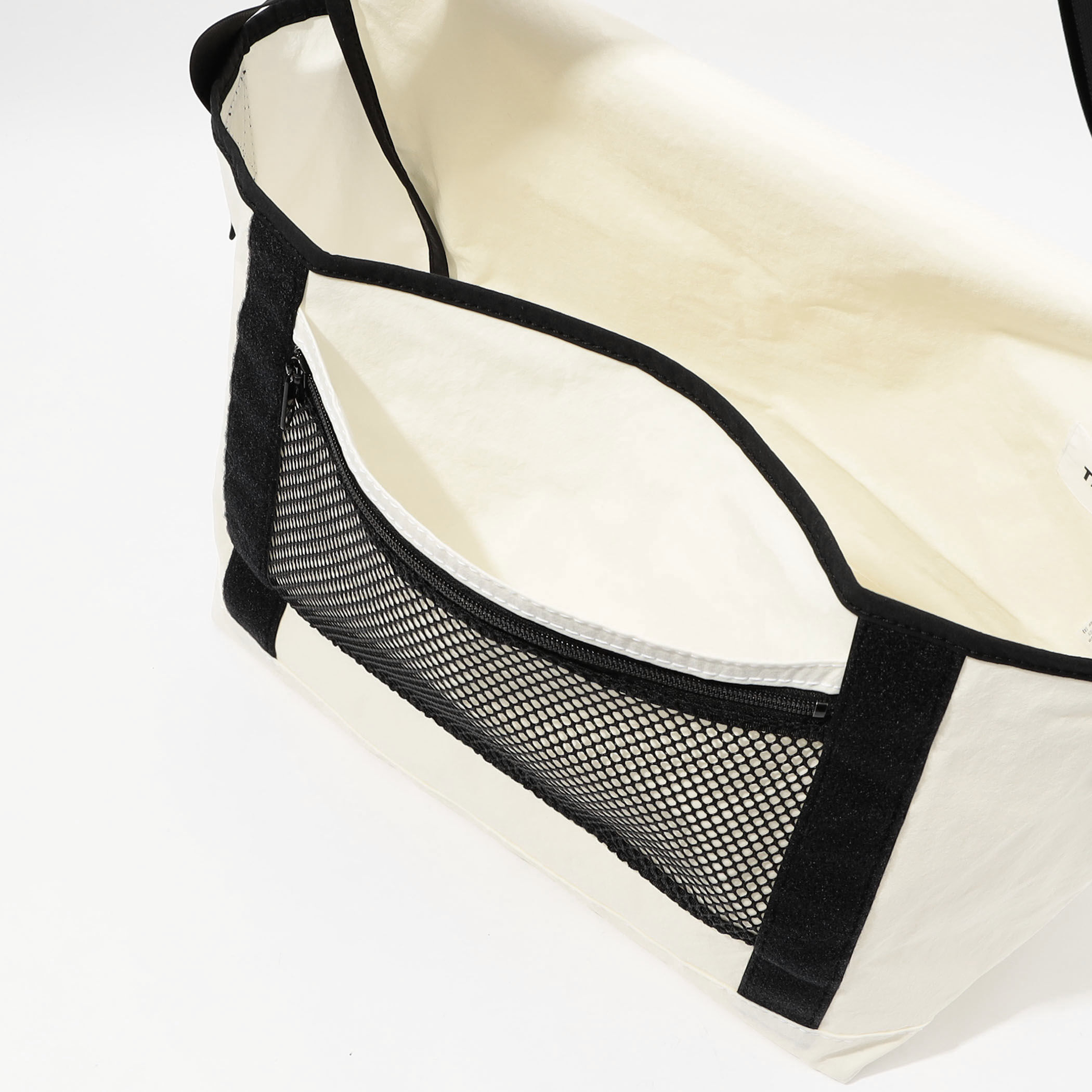 TEMBEA MESSENGER バッグ｜トゥモローランド 公式通販