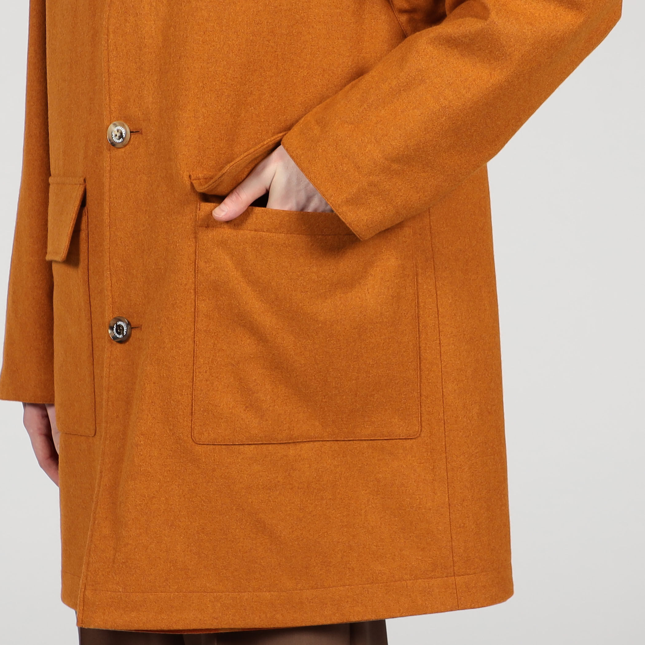   オレンジ ウールコート 一世を風靡した、某メゾンの“オレンジ”を完全再現！｜雑誌Begin